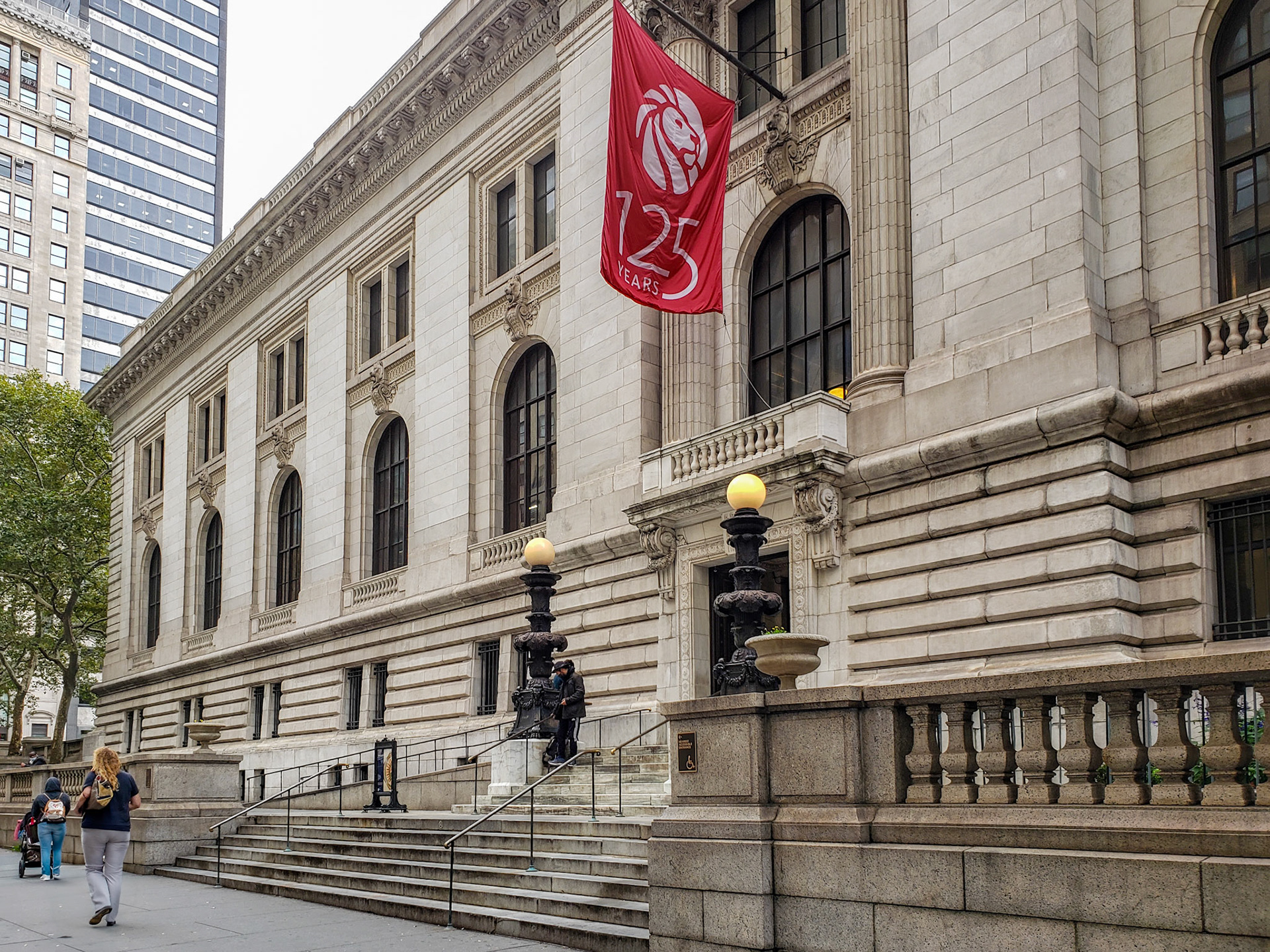 New York, NY, US - Oct 6, 2021: New York Public Library main branch with 125th anniversary flag