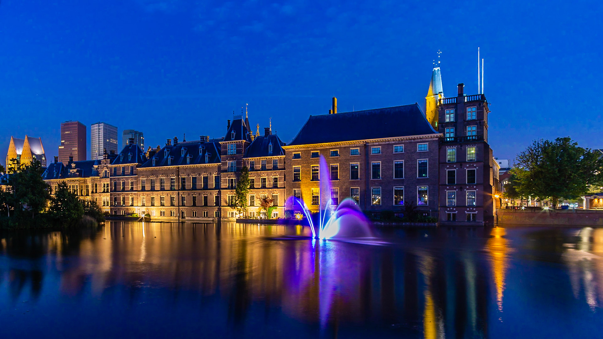 04 - Het Binnenhof en de hofvijver