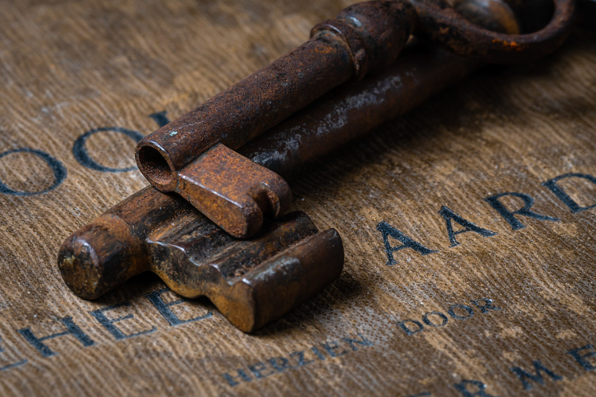 06 - Rusty old keys