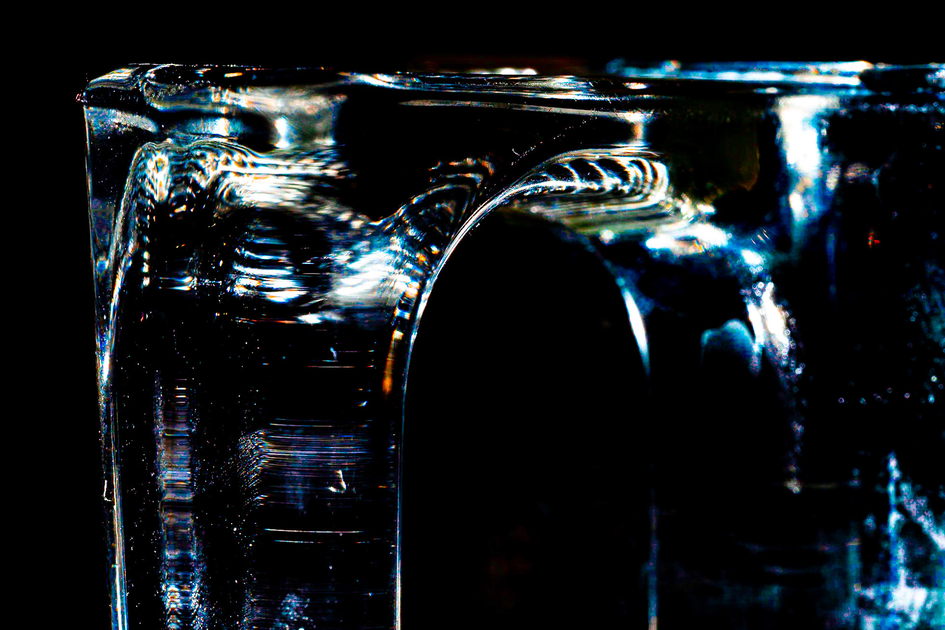 12 - Glass refraction