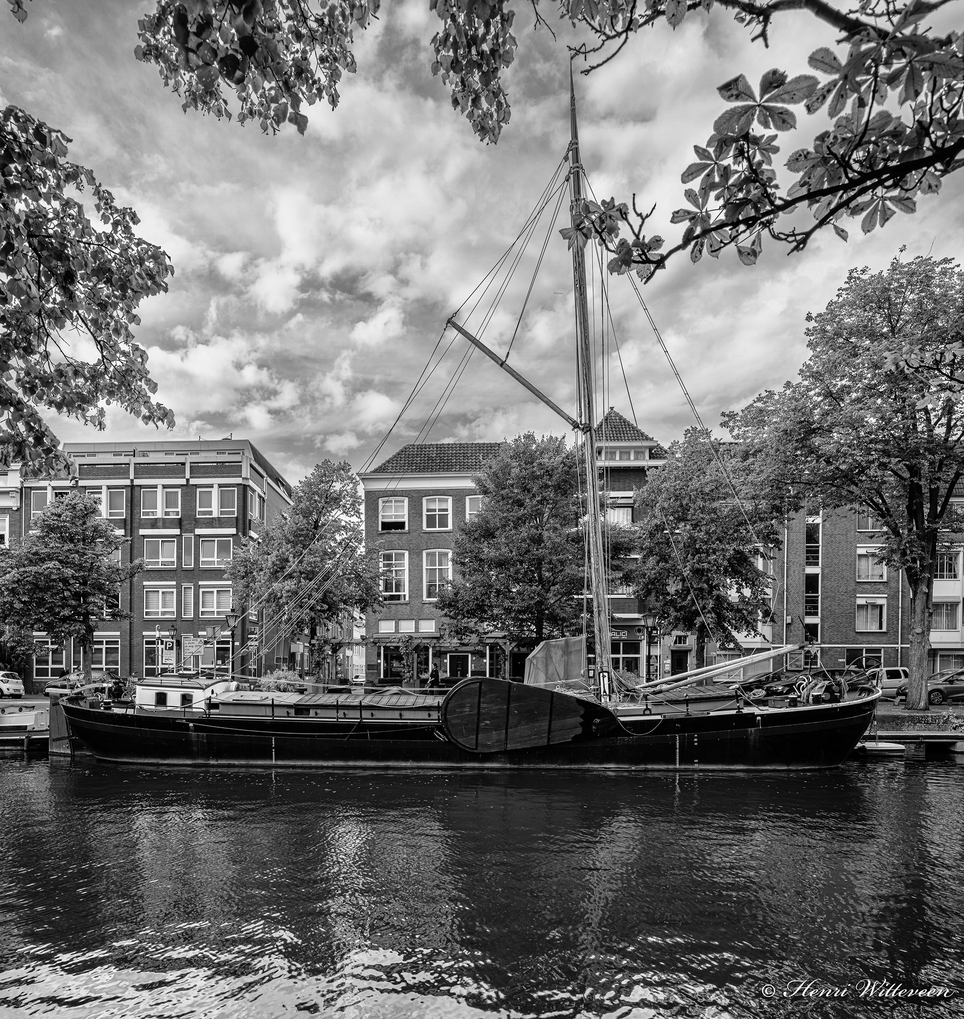 81 - Platbodem schip Bierkade