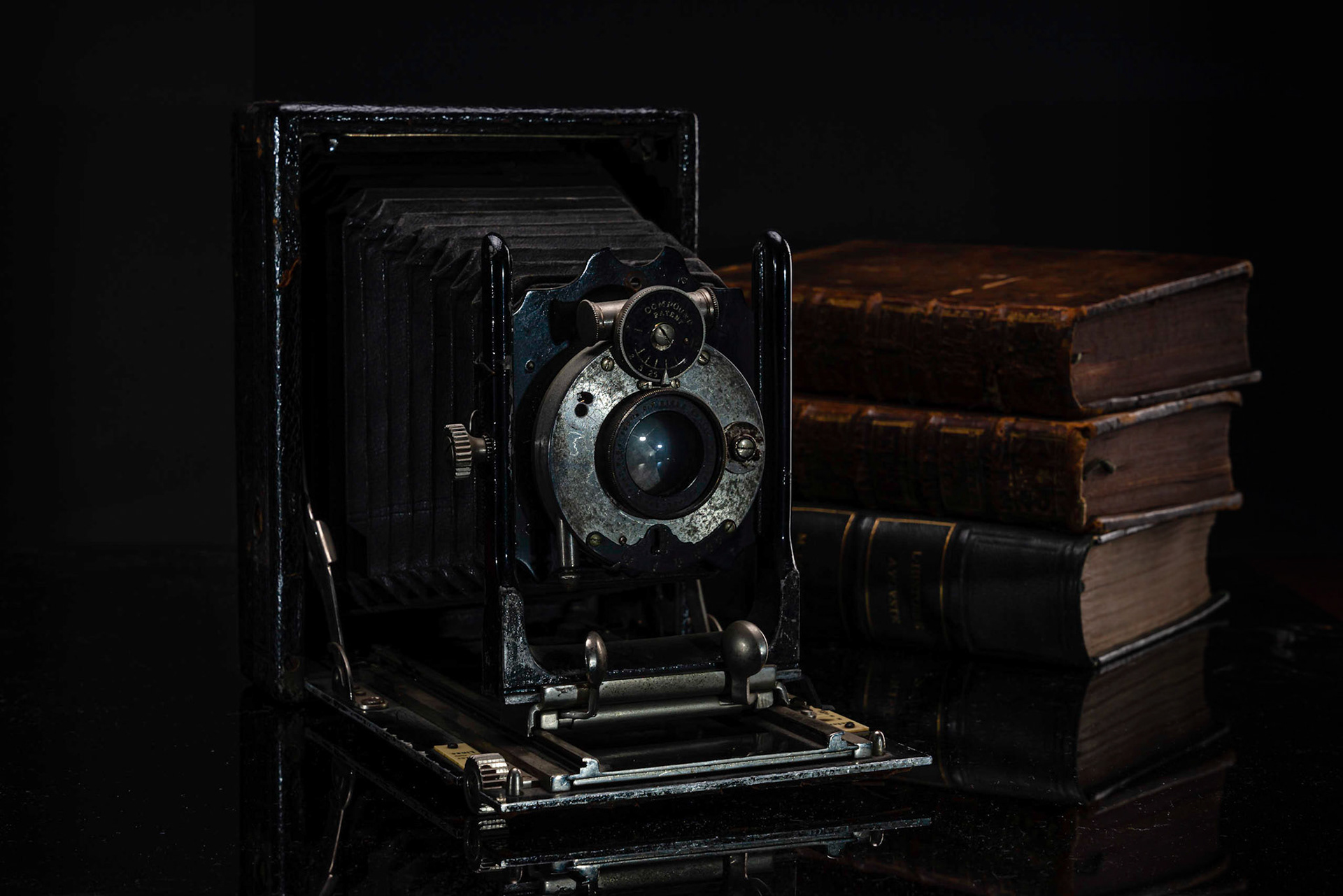 15 - German camera from around 1910 and some French books from MDCCXLVII