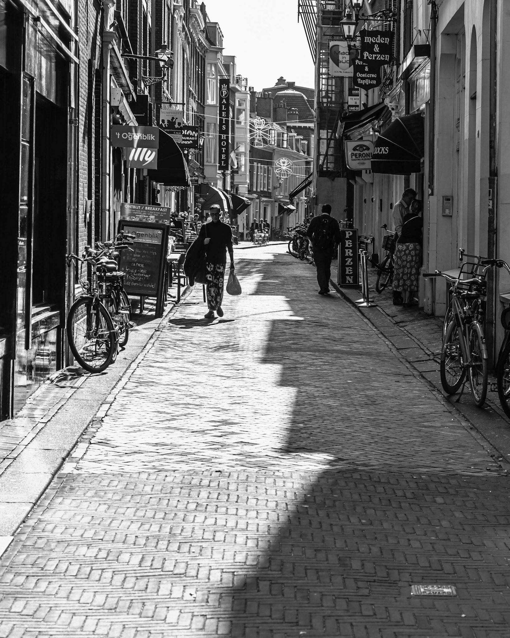 10 - Molenstraat in de middagzon - Molenstraat in the afternoon sun