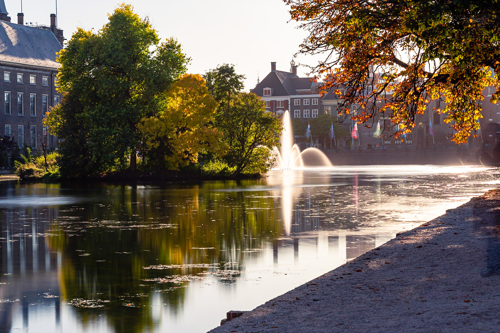 13 - De hofvijver en de herfst avondzon