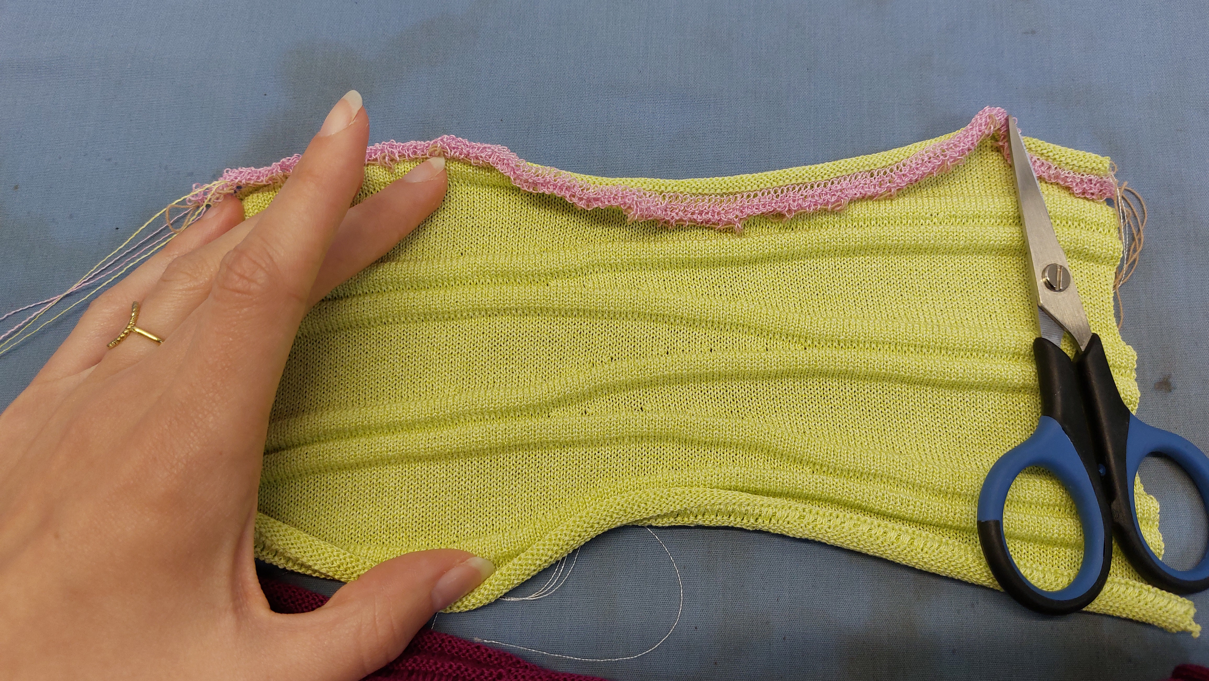 Before taking off waste yarn