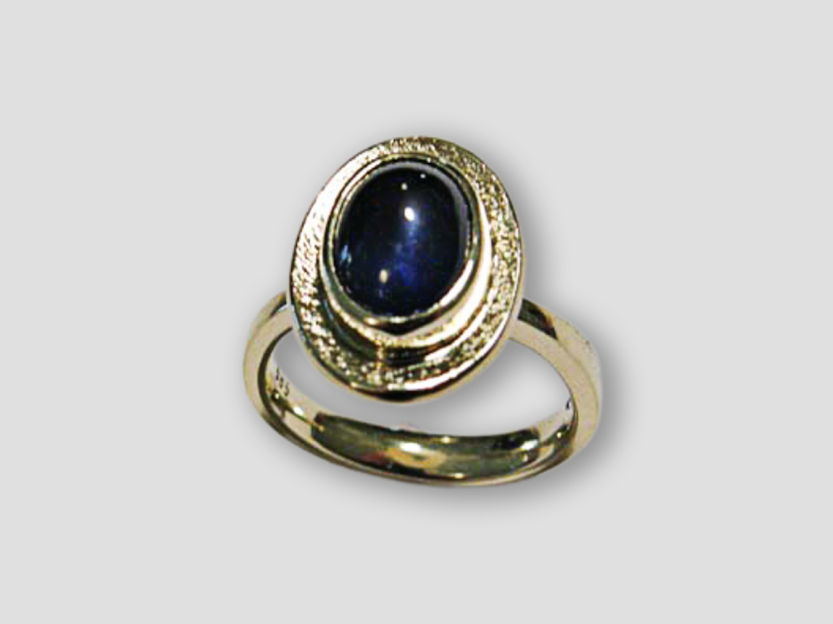 585GG, Saphir-Cabochon