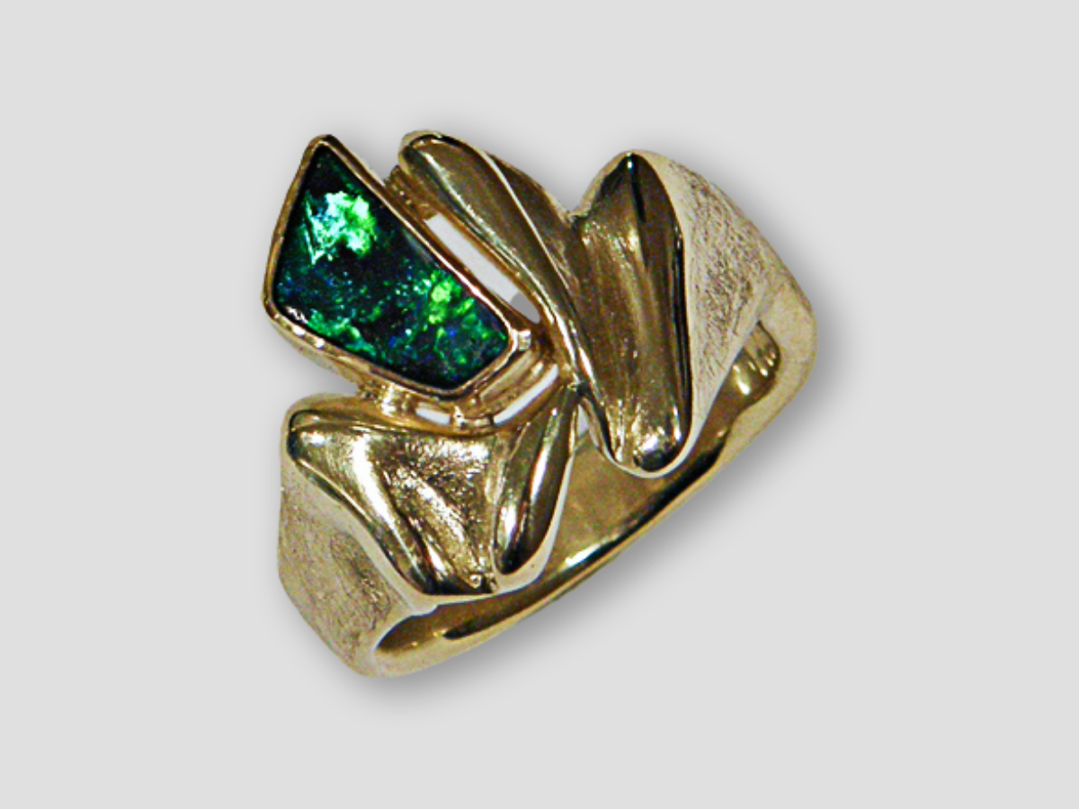 585GG, Schwarzopal