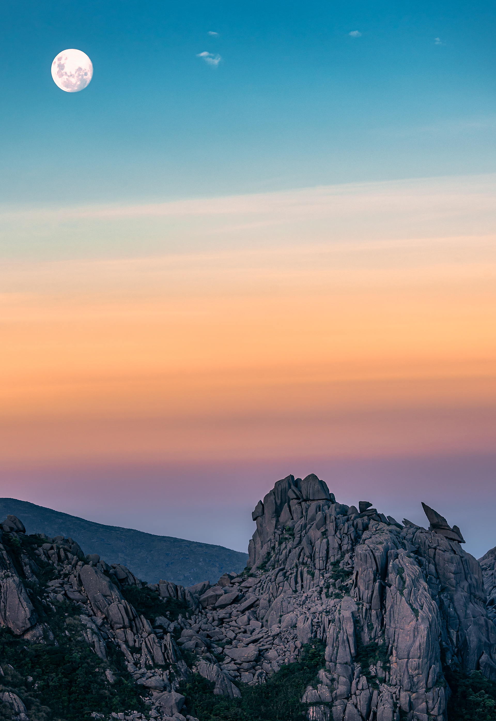 Asa de Hermes e a Lua - P. N. Itatiaia