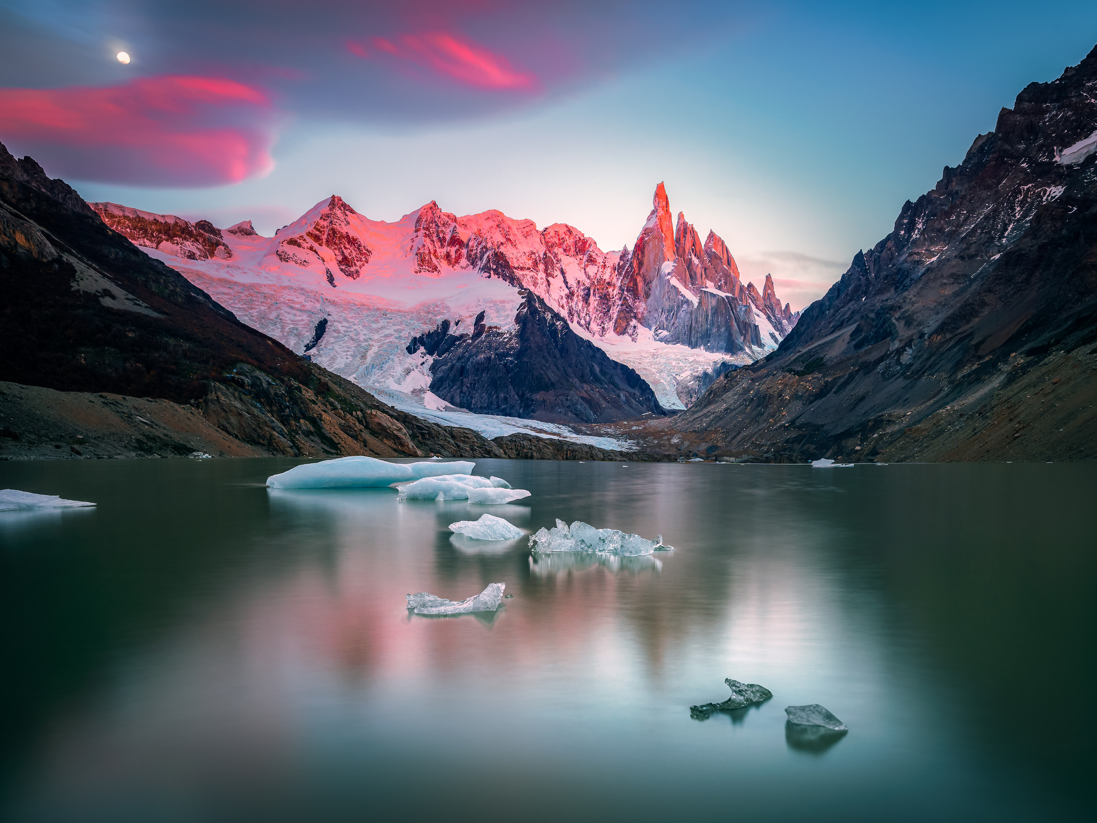 Cerro e Laguna Torre ao amanhecer