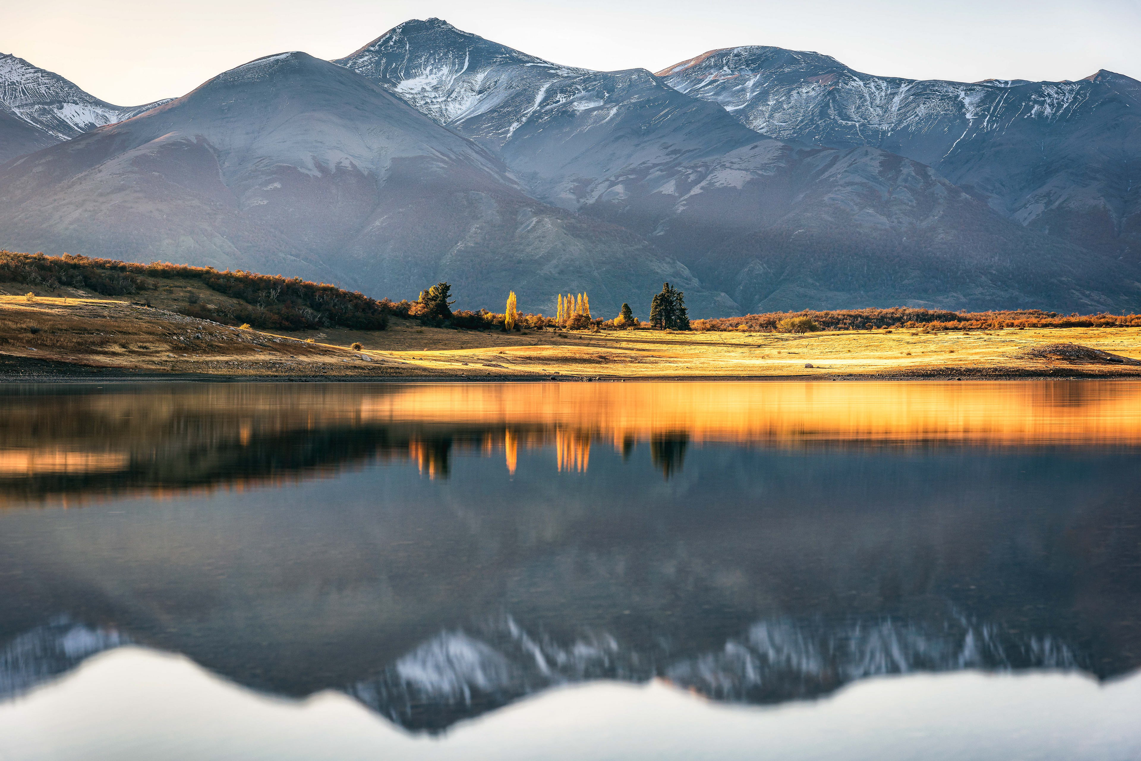 Lago e as montanhas de El Calafate