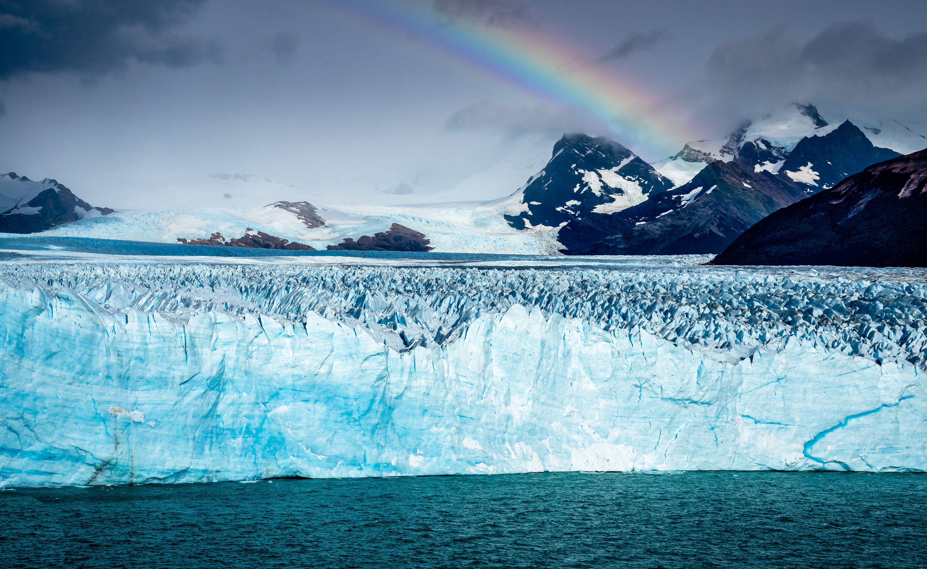 Arco íris sobre o Glaciar Perito Moreno