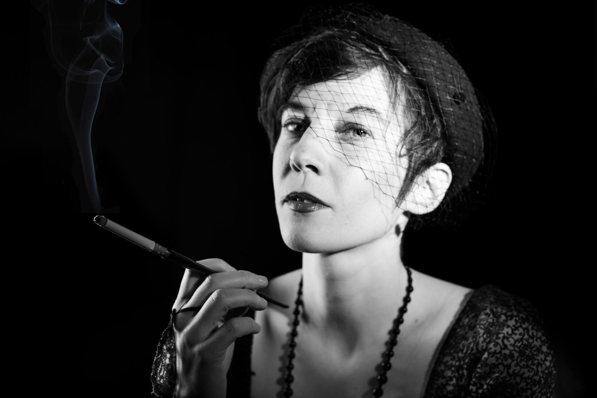 Bubikopf, Zigarettenspitze, Fransenkleid: Der Typus der "Neuen Frau" wurde zu einer Ikone der 1920er-Jahre.