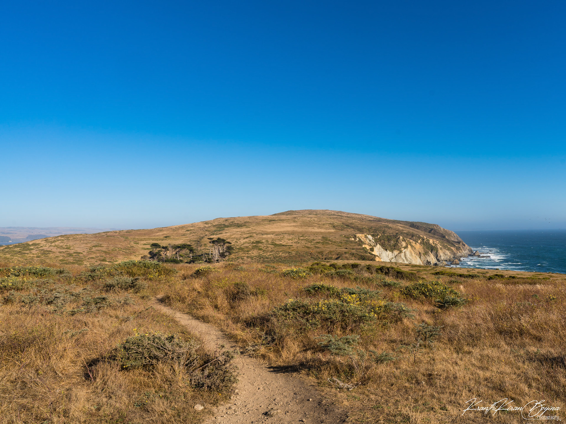 We're lucky to have a clear day during the hike, even though the sun was relentless the cold pacific breeze made the trek very pleasant.