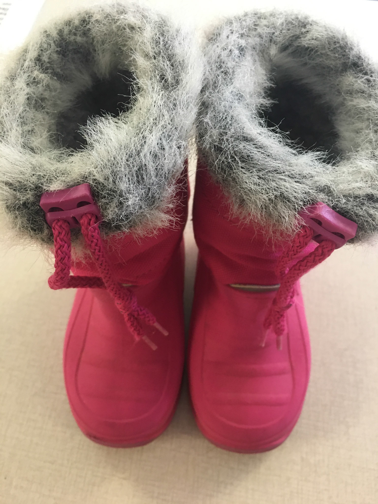 Winterstiefel (ähnlich wie Gummistiefel)  Gr. 22 Preis Fr. 15.-