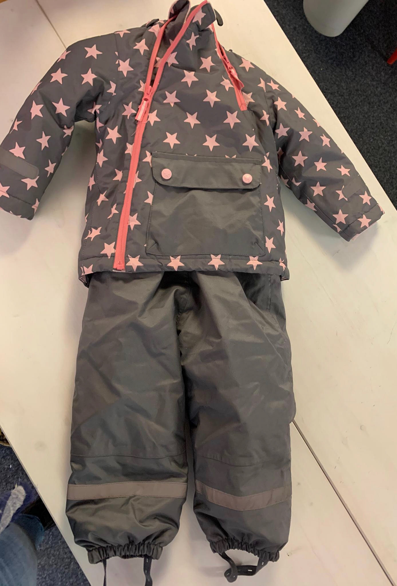Skijacke und Hose Gr. 92 Fr. 15.-