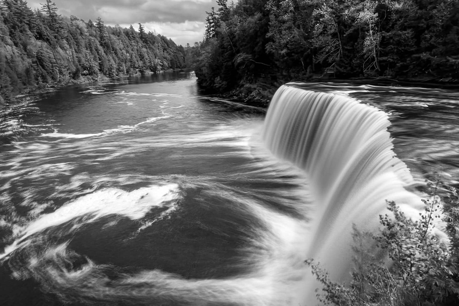 The upper falls at Tahquamenon State Park, Upper Peninsula, Michigan