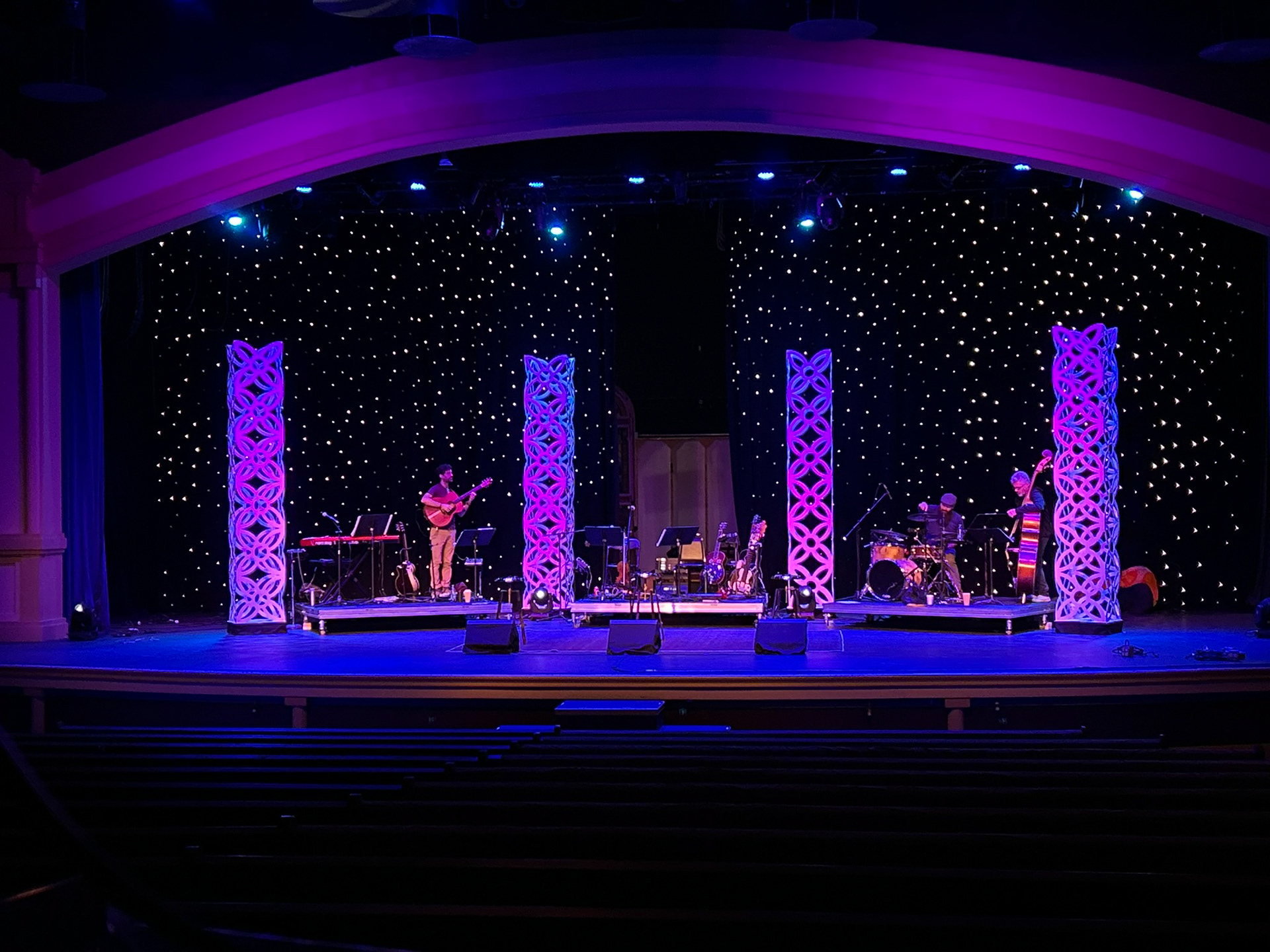 Playing with the idea of using two different colors on the columns to add depth to the "Trio Again" show