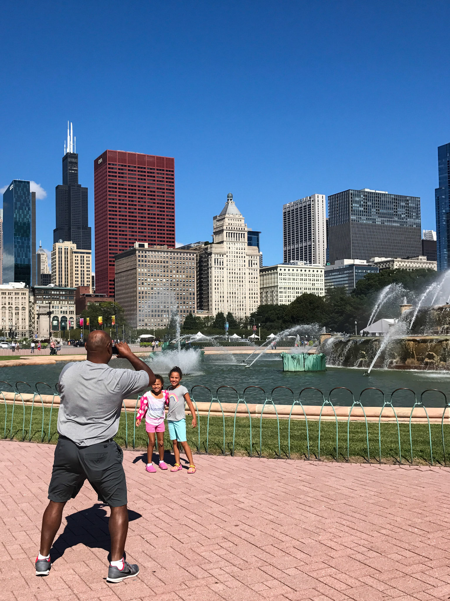 Posers at the Buckingham Fountain, Chicago