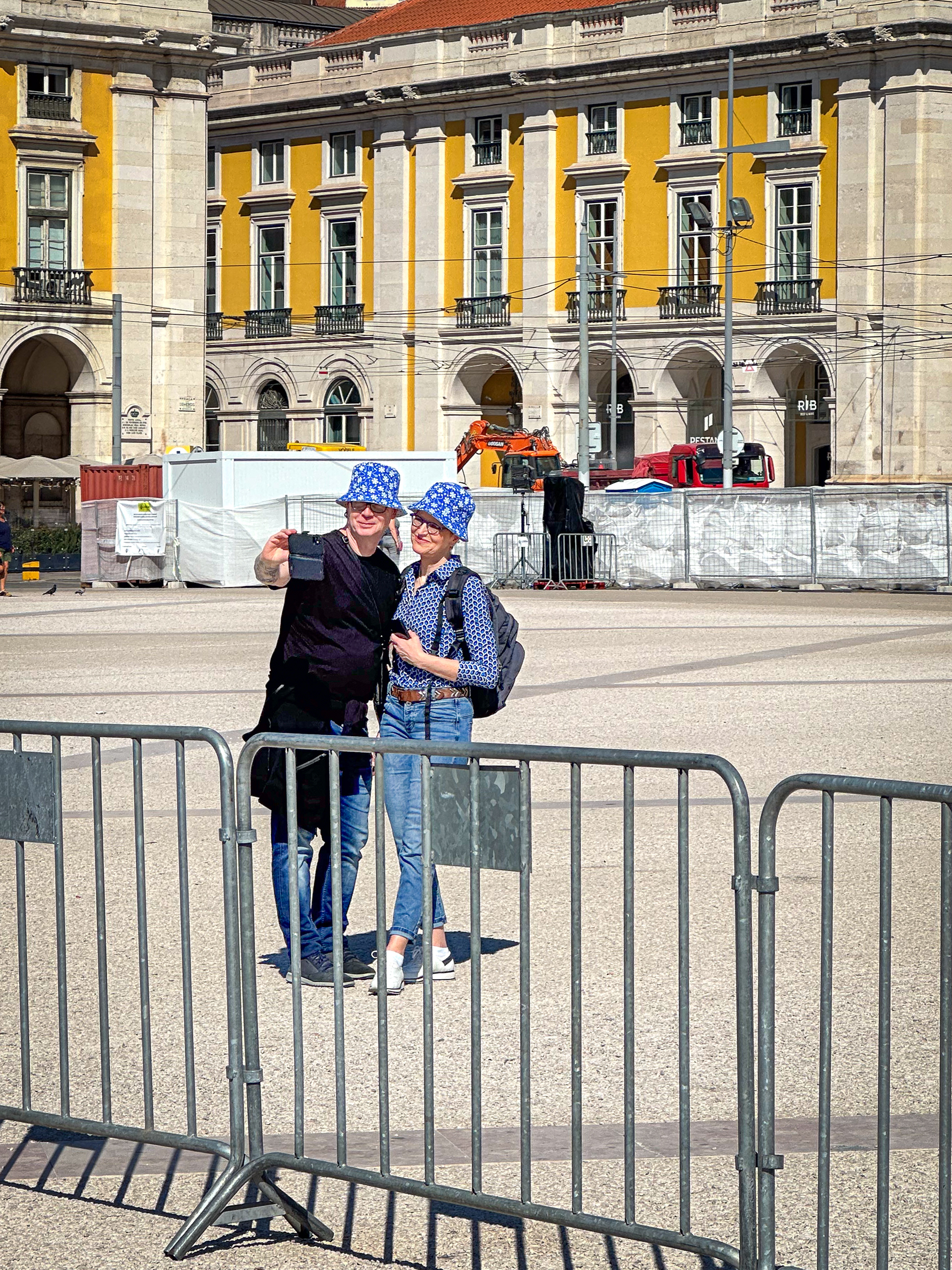 Posers in Praça do Comércio, Lisbon