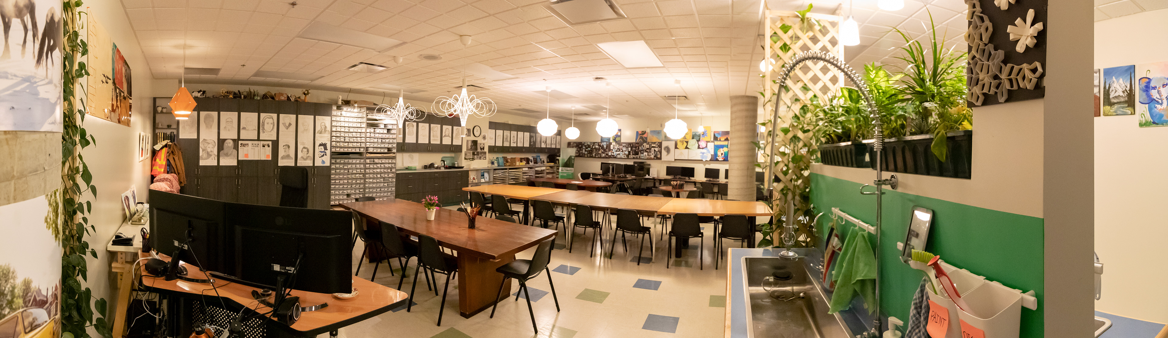 The main approach was collaborative, with large tables to sit around.