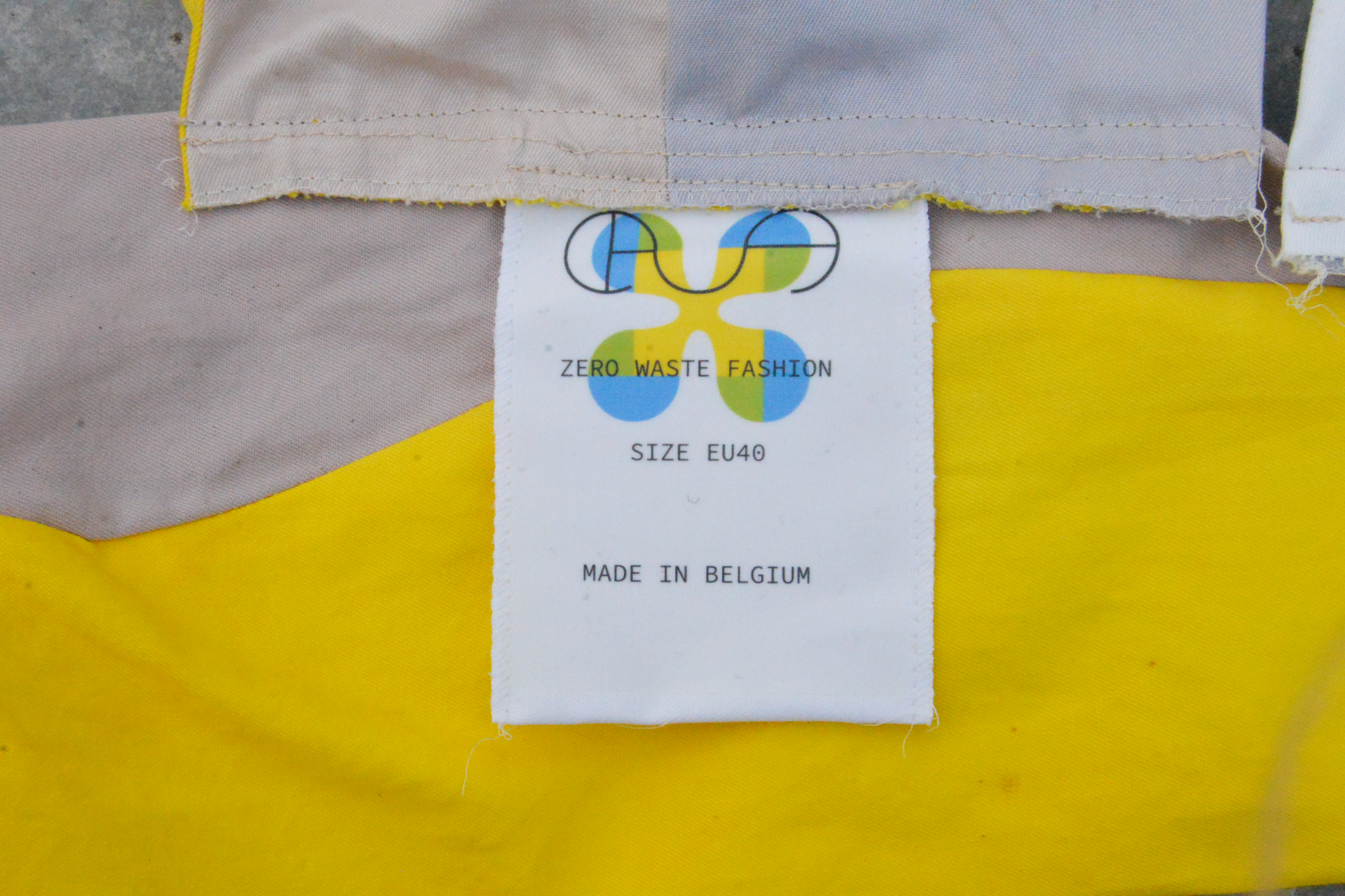 Label top
