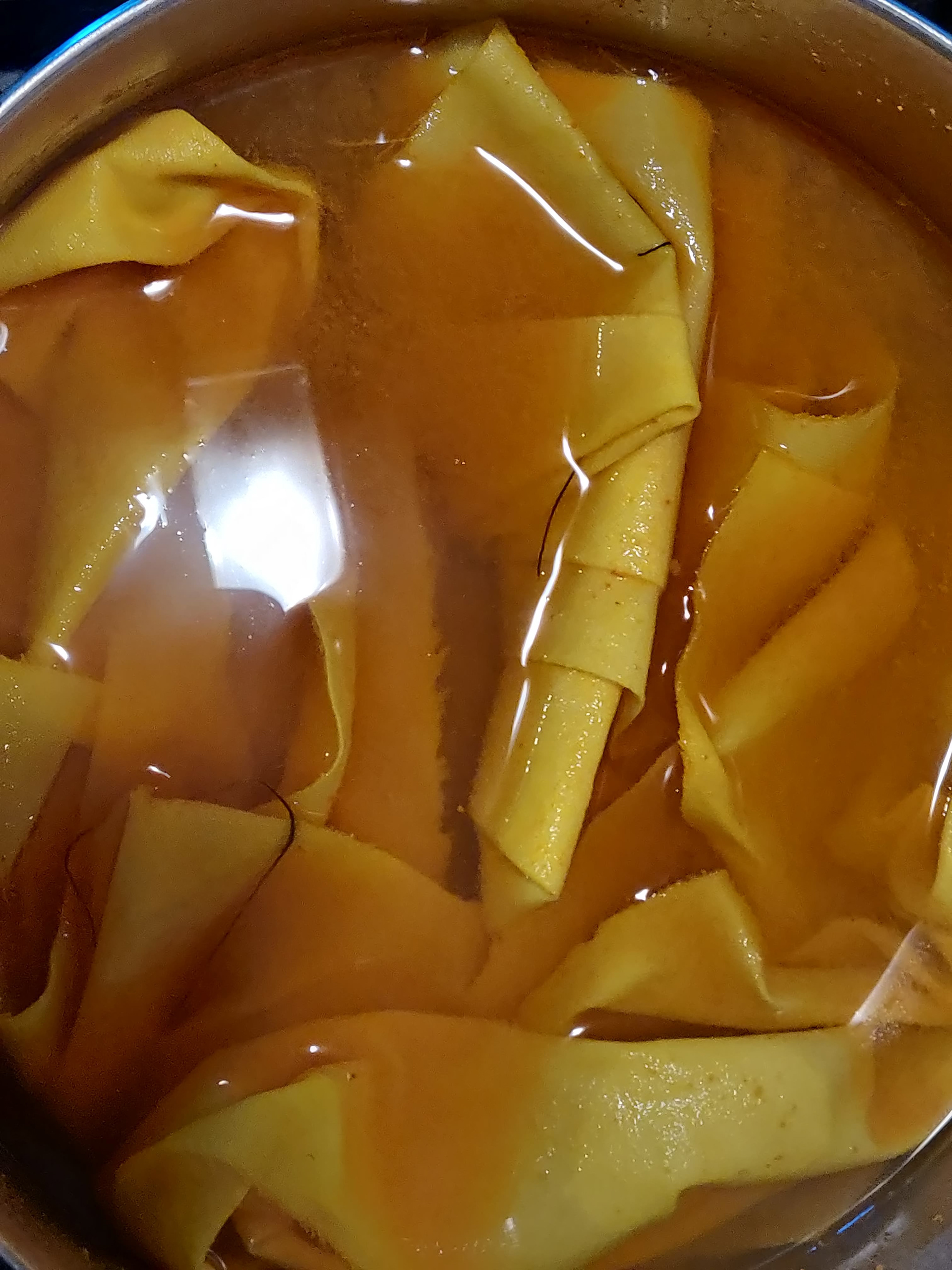 Dyeing with turmeric