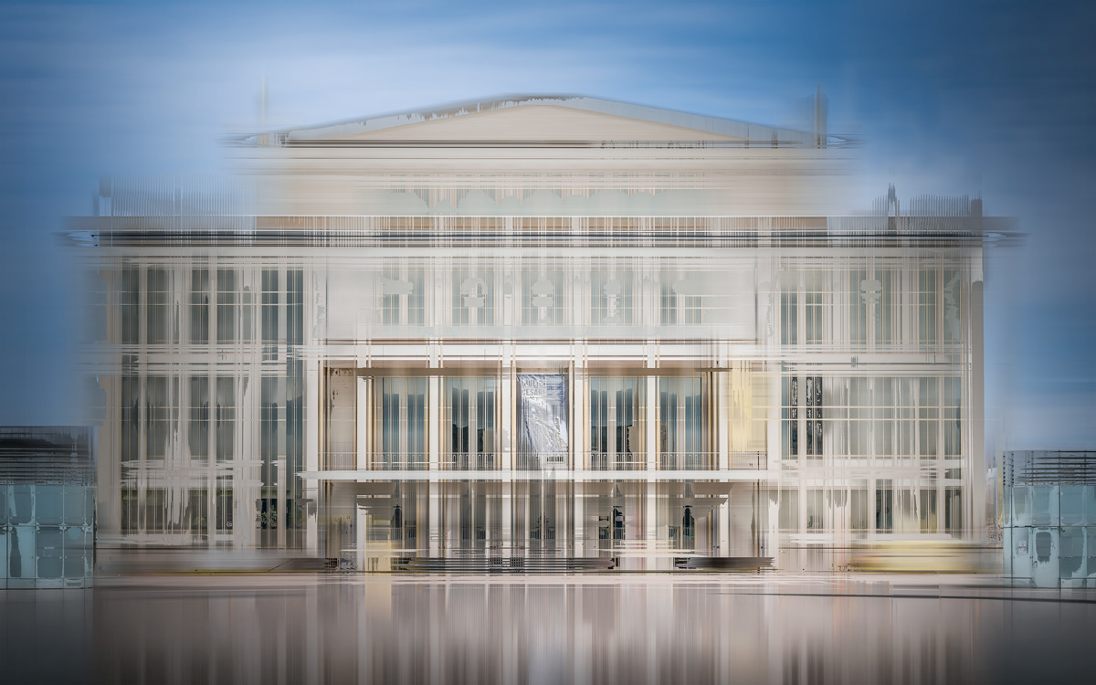 Fotografie und Fotokunst Nicole Holz - Leipzig abstrakt: das Opernhaus am Augustusplatz gegenüber dem Gewandhaus. Das Opernhaus ist die Spielstätte der Sparten Oper und Ballett der Oper Leipzig. und ist im neoklassizistischen Stil gehalten.