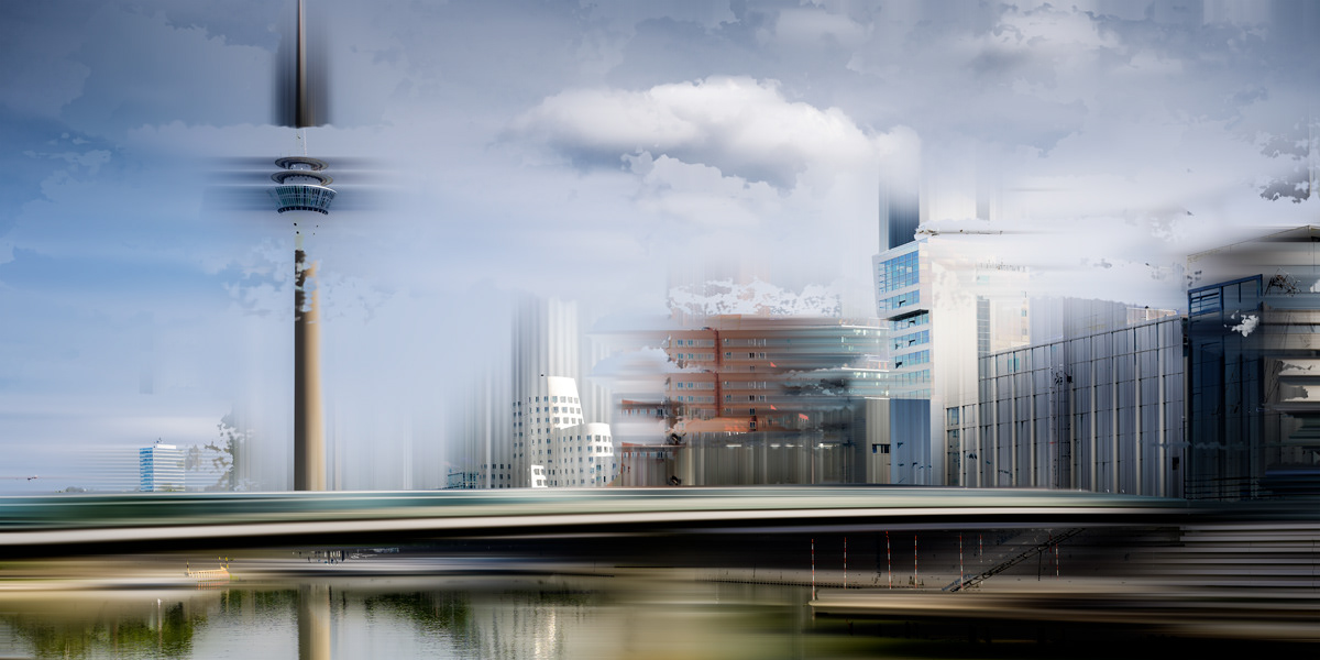 NICOLE HOLZ FOTOGRAFIE | Abstrakte Fotokunst | Köln und Düsseldorf  Von der Fotografie zur Abstraktion | Die konkurrierenden Städte am Rhein Köln und Düsseldorf als urbane Landschaften zeitgenössisch interpretiert. Eine moderne Übersetzung des Kölner Doms und des Düsseldorfer Medienhafens mit Rheinturm in abstrakte Fotokunst. 