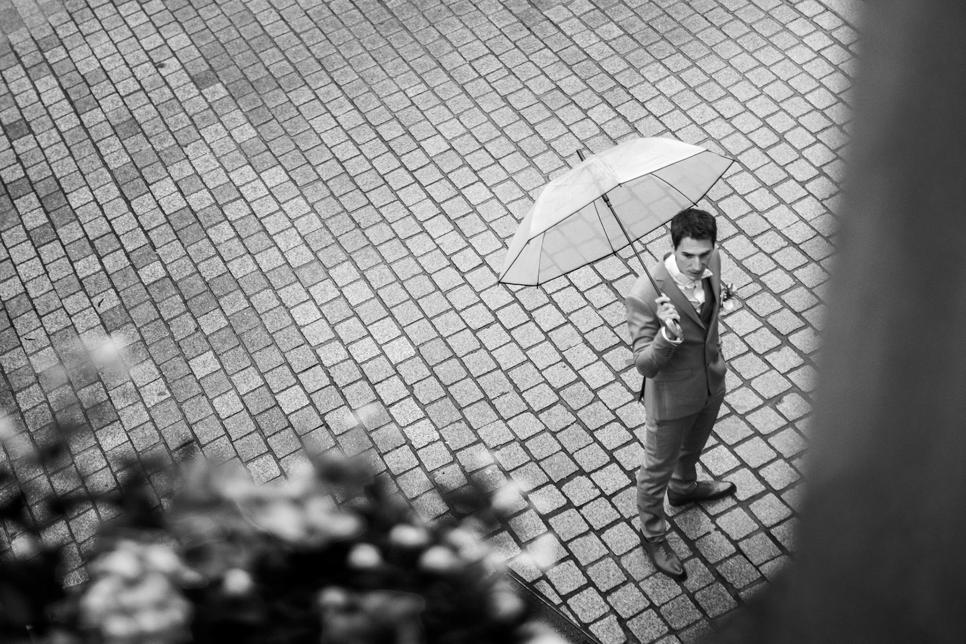 De la pluie et des pavés ... en attendant la cérémonie civile