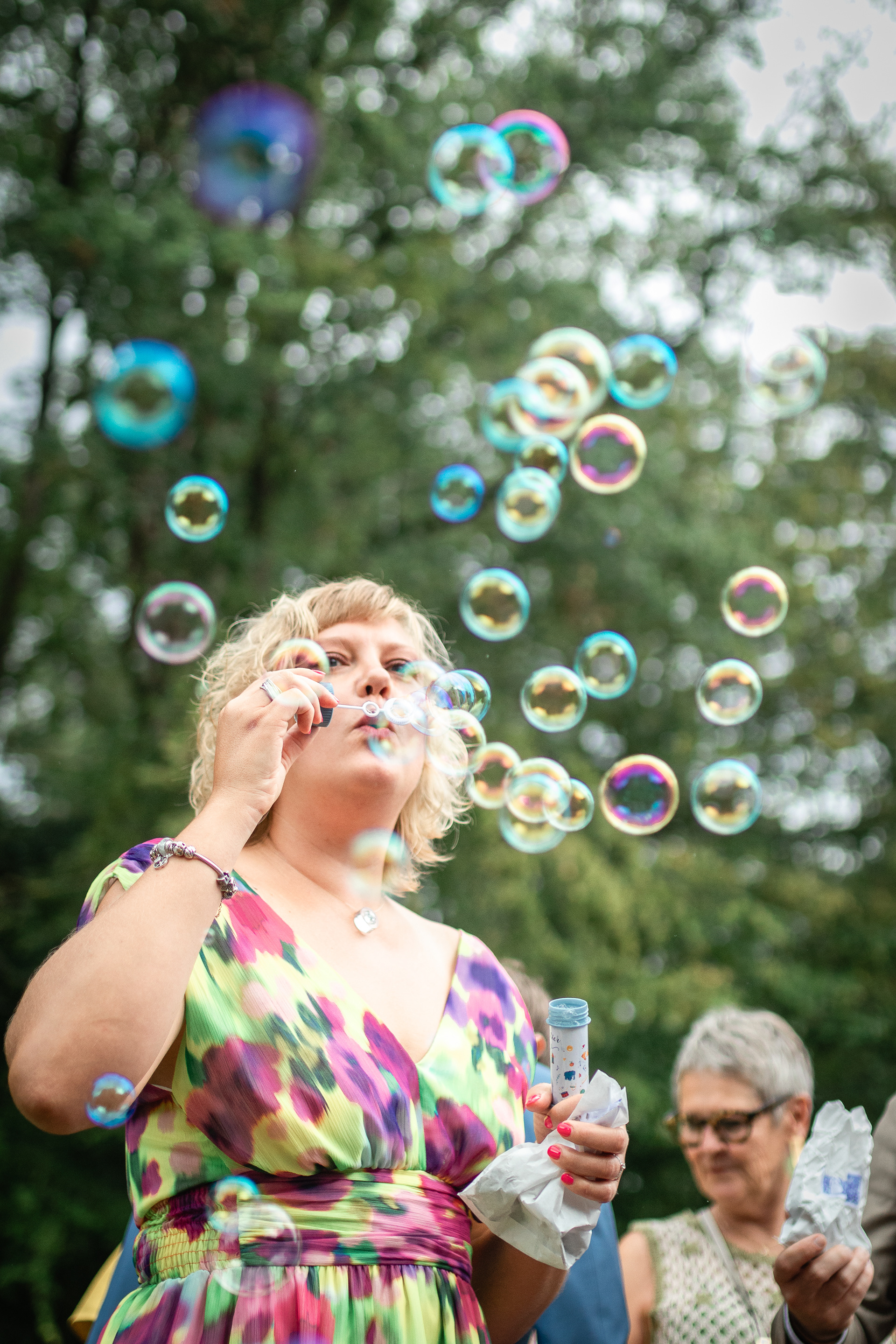 Le hasard .... Des reflets de bulles assorties à une robe !