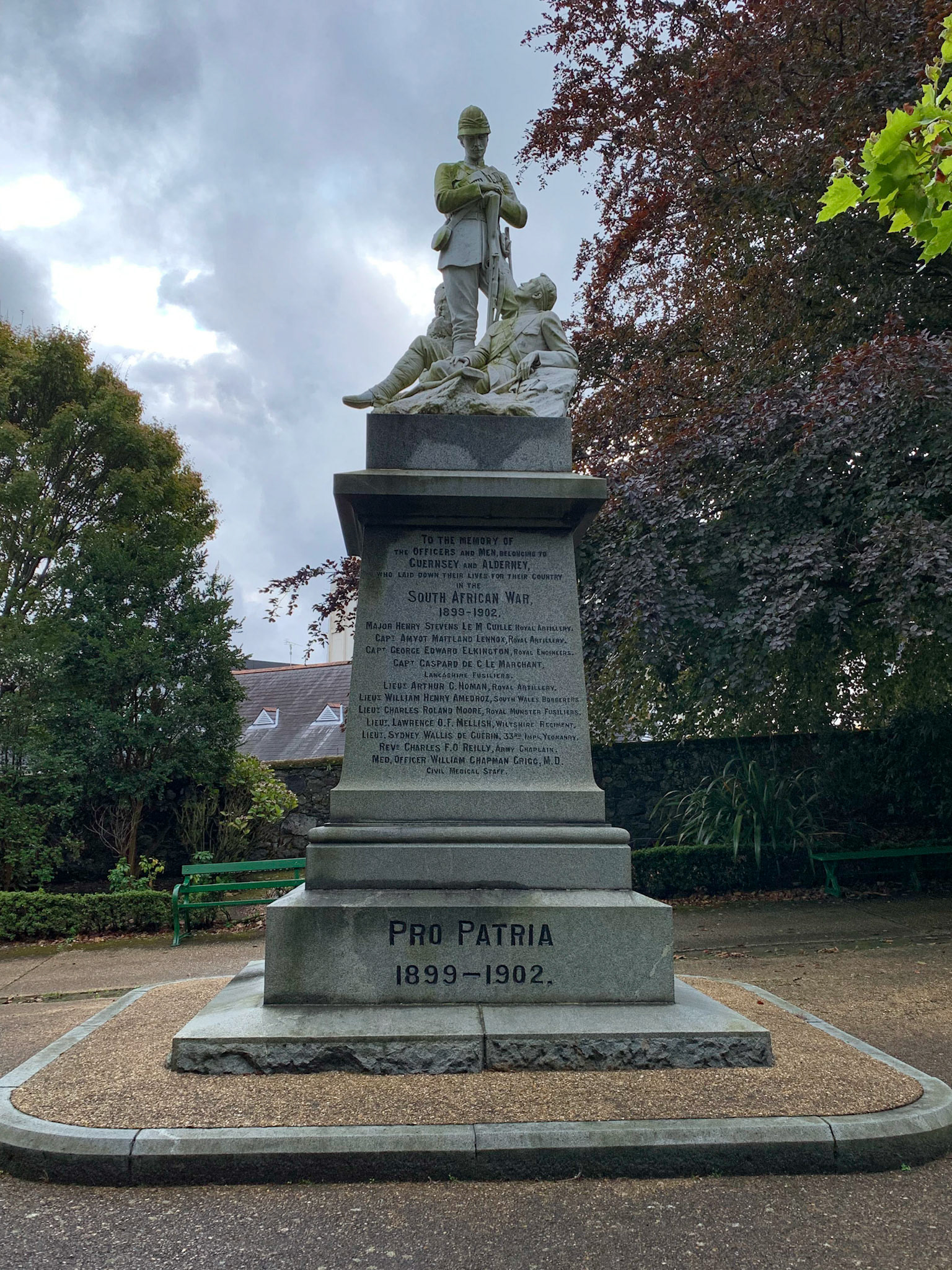 Statue honoring those who died in the South African War