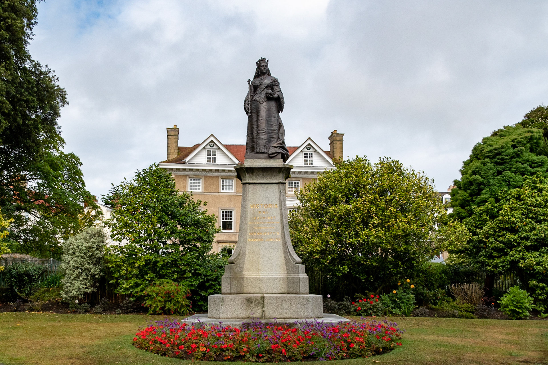 A monument to Queen Victoria in Candie Garden