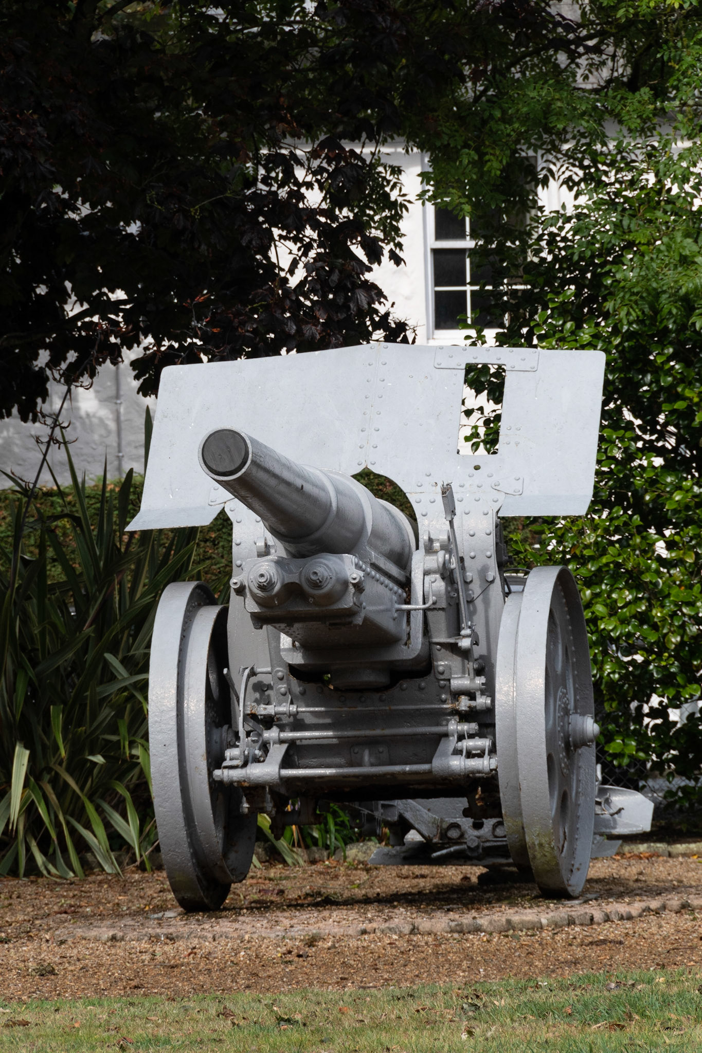 A World War I cannon near Victoria Tower