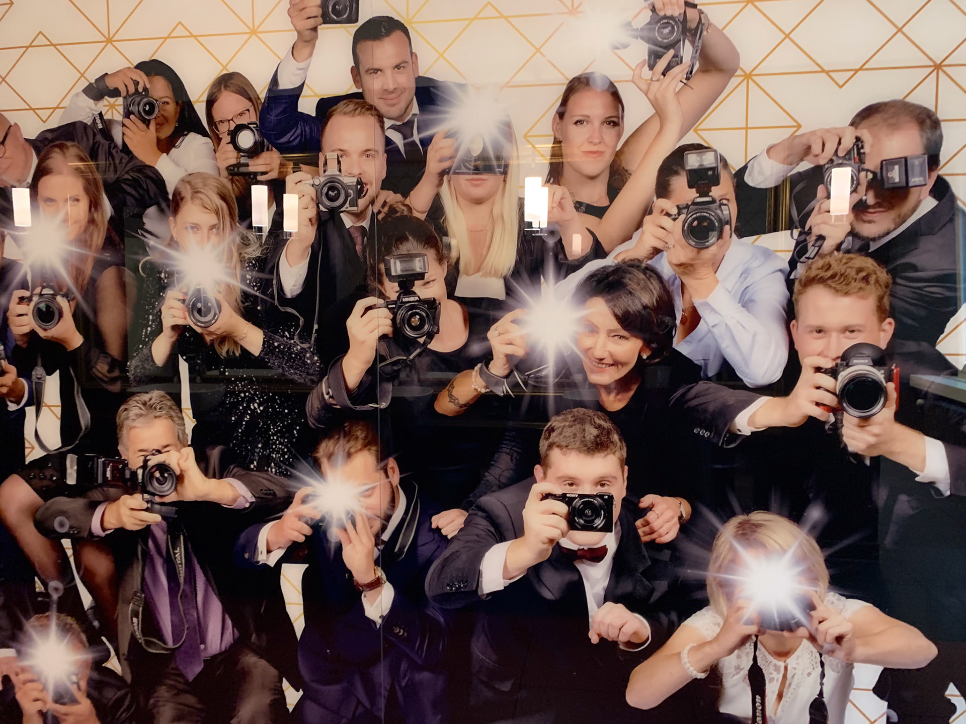 Paparazzi in the men's room!