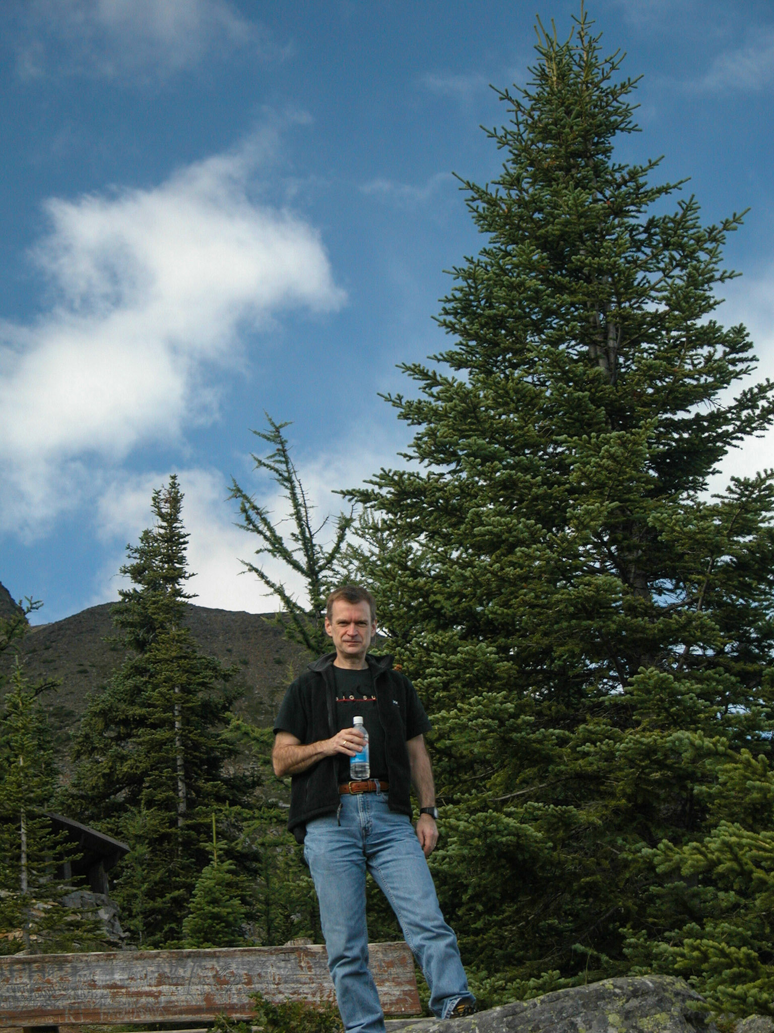 [#Beginning of Shooting Data Section]
Nikon COOLPIX5700
Focal Length: 23.7mm
White Balance: Auto
Digital Zoom Ratio: 1.00
2004/08/08 11:43:58
Exposure Mode: Aperture Priority
AF Mode: AF-C
Saturation comp: 0
JPEG (8-bit) Fine
Metering Mode: Multi-Pattern
Tone Comp: Auto
Sharpening: None
Image Size:  2560 x 1920
1/145.9 sec - f/3.6
Flash Sync Mode: Not Attached
Noise Reduction: OFF
[#End of Shooting Data Section]