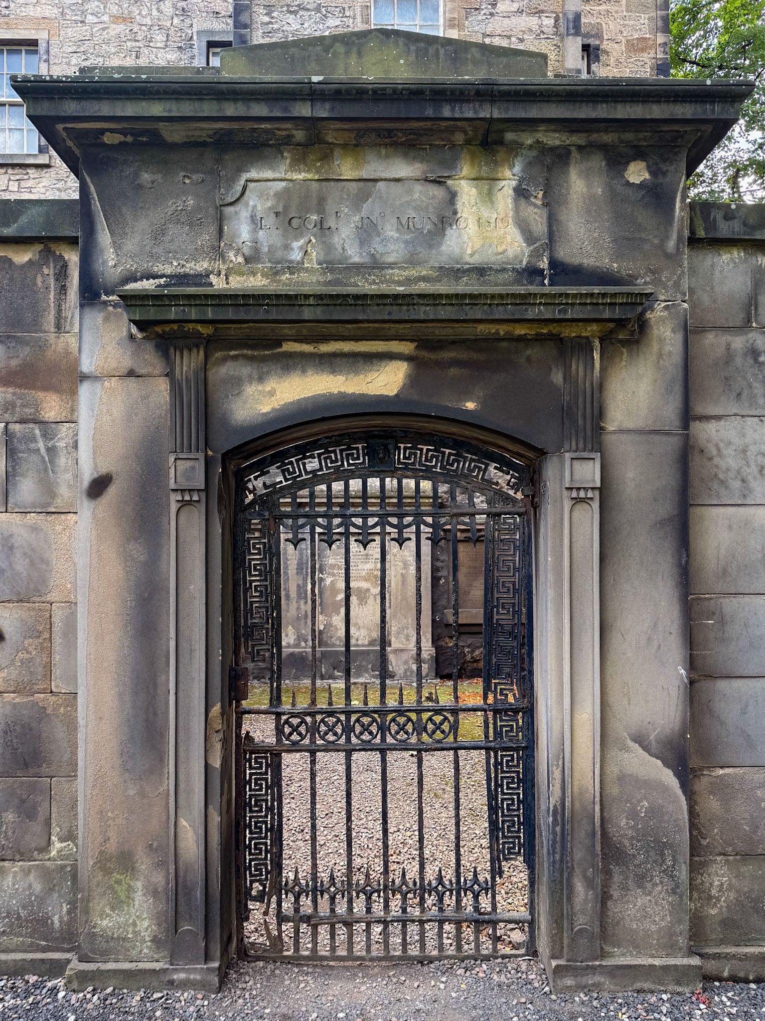 Greyfriars Kirkyard: Lt. Col. Jn. Munro 1819
