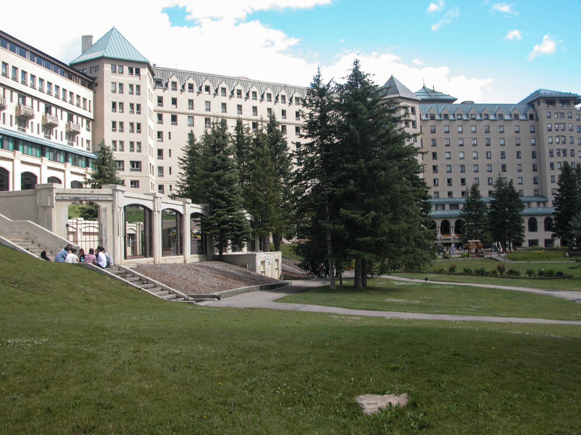 [#Beginning of Shooting Data Section]
Nikon COOLPIX5700
Focal Length: 8.9mm
White Balance: Auto
Digital Zoom Ratio: 1.00
2004/08/08 12:59:27
Exposure Mode: Aperture Priority
AF Mode: AF-C
Saturation comp: 0
JPEG (8-bit) Fine
Metering Mode: Multi-Pattern
Tone Comp: Auto
Sharpening: None
Image Size:  2560 x 1920
1/90.7 sec - f/4.5
Flash Sync Mode: Not Attached
Noise Reduction: OFF
[#End of Shooting Data Section]