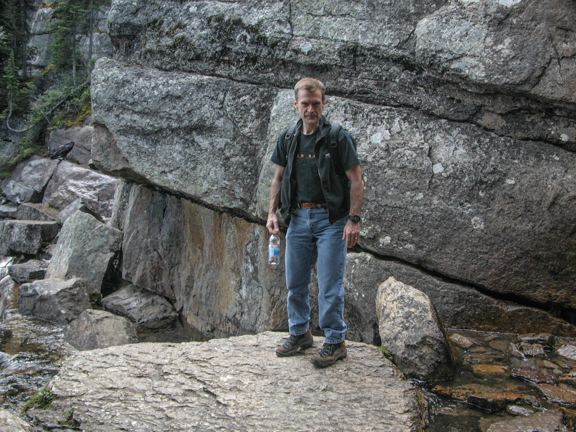 [#Beginning of Shooting Data Section]
Nikon COOLPIX5700
Focal Length: 8.9mm
White Balance: Auto
Digital Zoom Ratio: 1.00
2004/08/08 10:35:59
Exposure Mode: Shutter Priority
AF Mode: AF-C
Saturation comp: 0
JPEG (8-bit) Fine
Metering Mode: Multi-Pattern
Tone Comp: Auto
Sharpening: None
Image Size:  2560 x 1920
1/60 sec - f/2.8
Flash Sync Mode: Not Attached
Noise Reduction: OFF
[#End of Shooting Data Section]