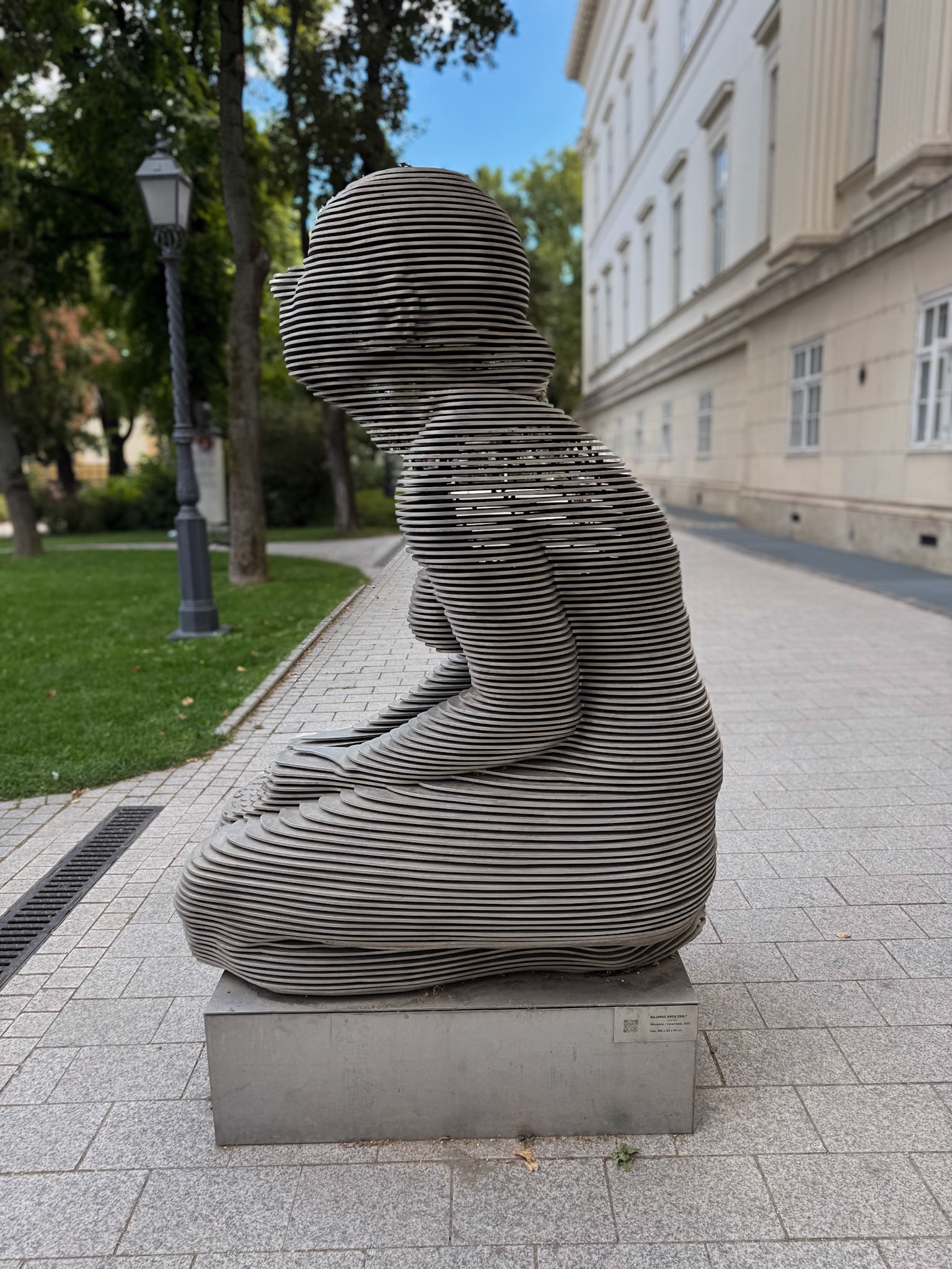 Kérekem sculpture - Budapest, Hungary