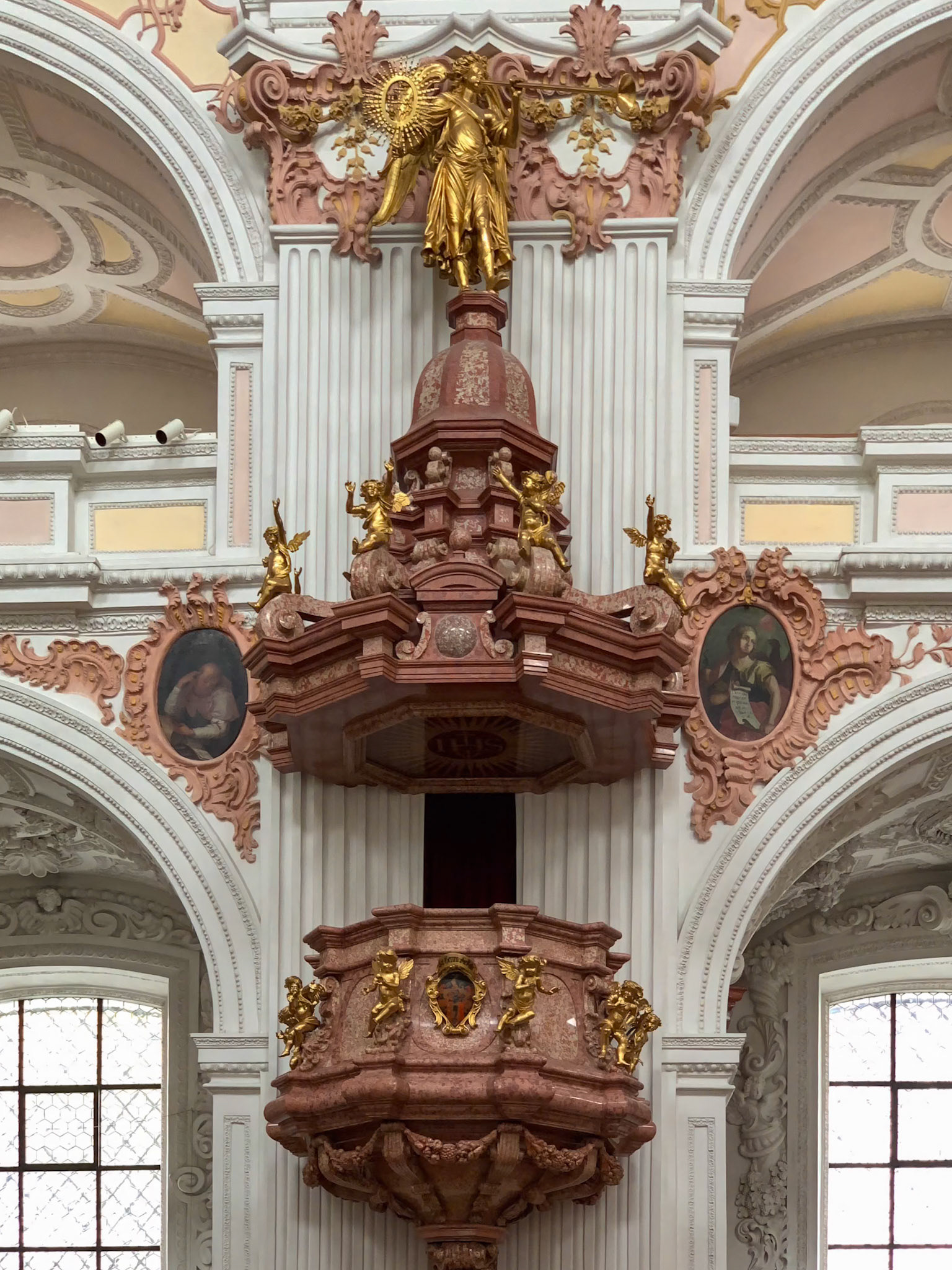 Sites around Luzerne.