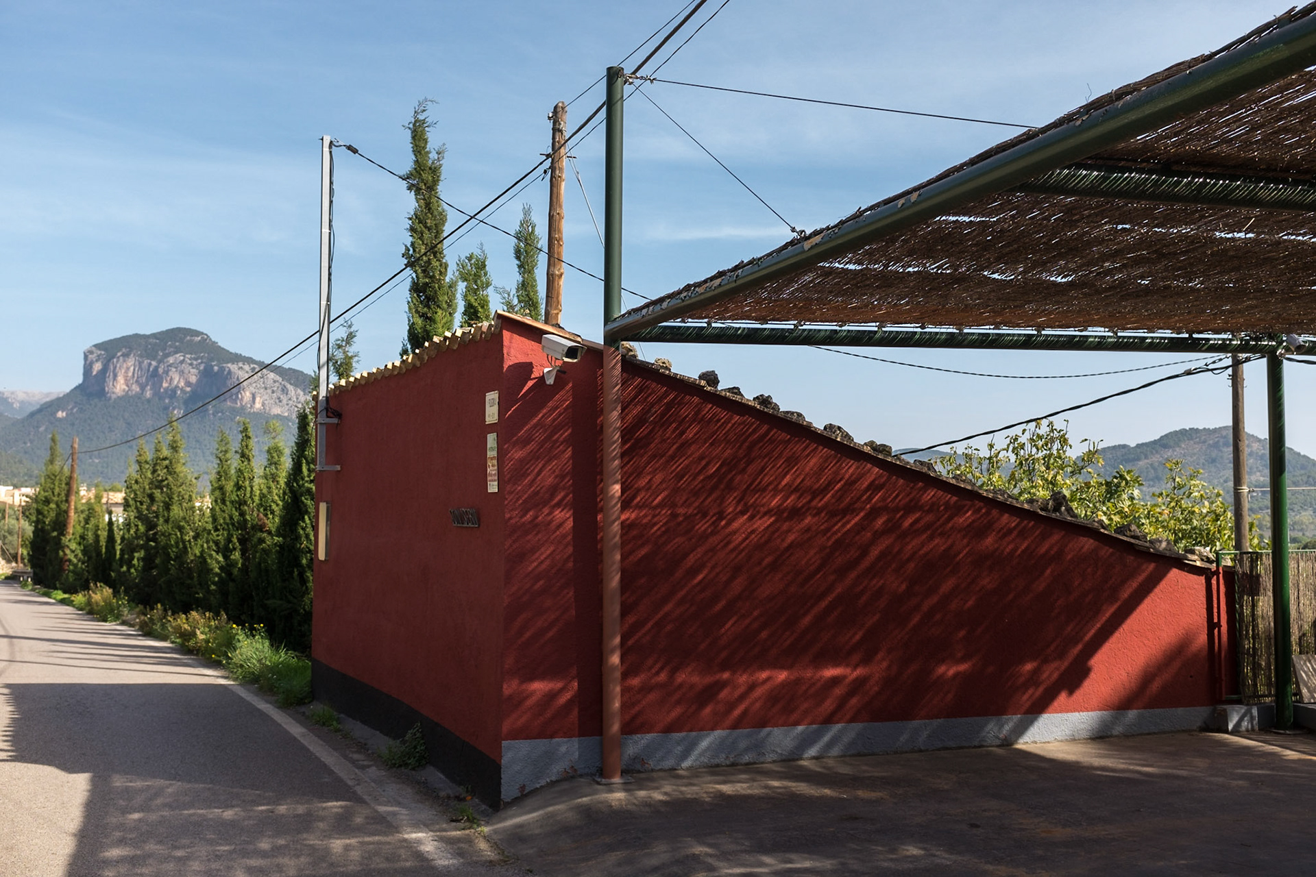 Red house, parking space and CCTV, Mallorca