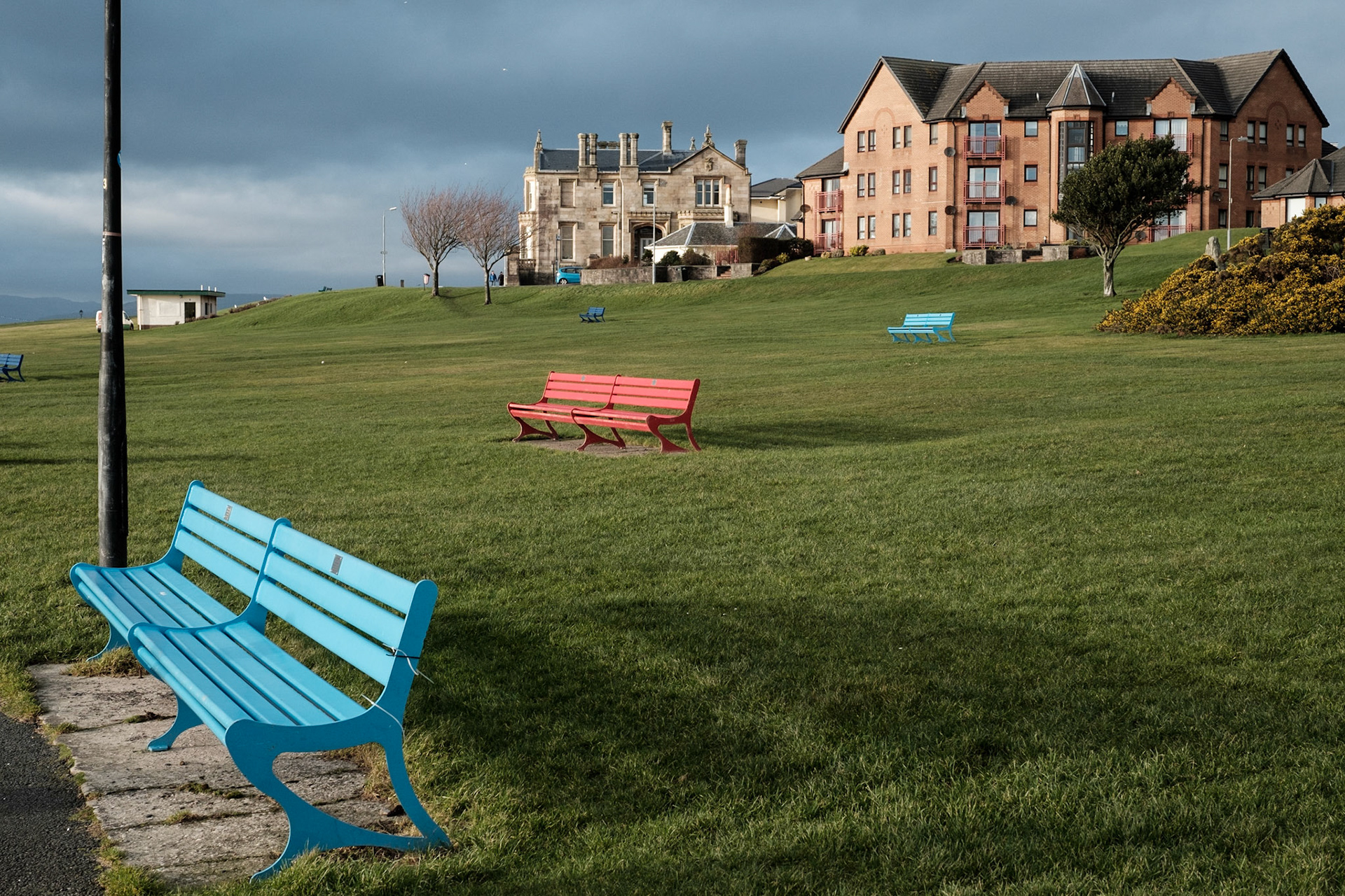 Blue and red park benches, Largs