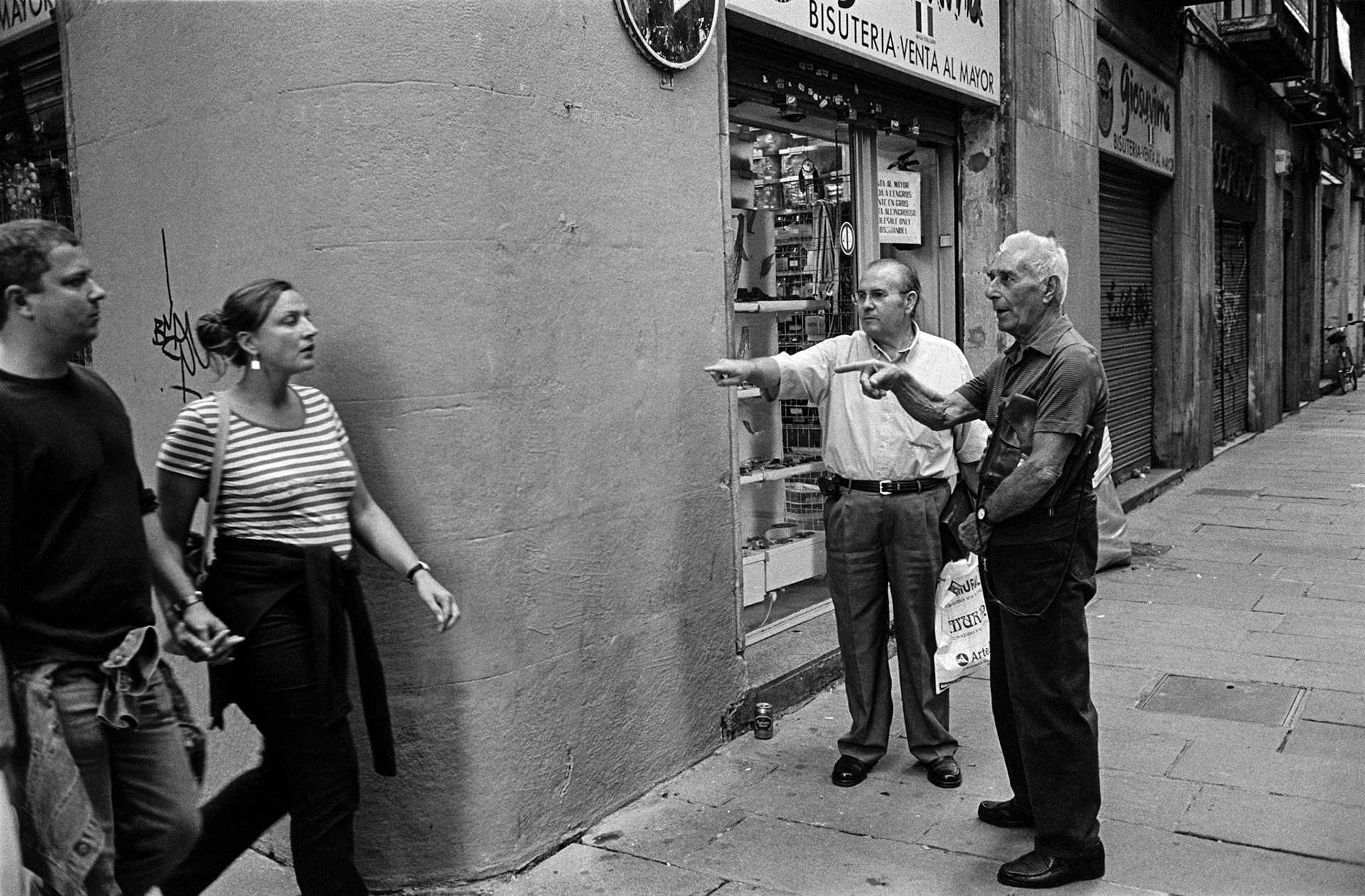 Pointing, Barcelona, 2003.