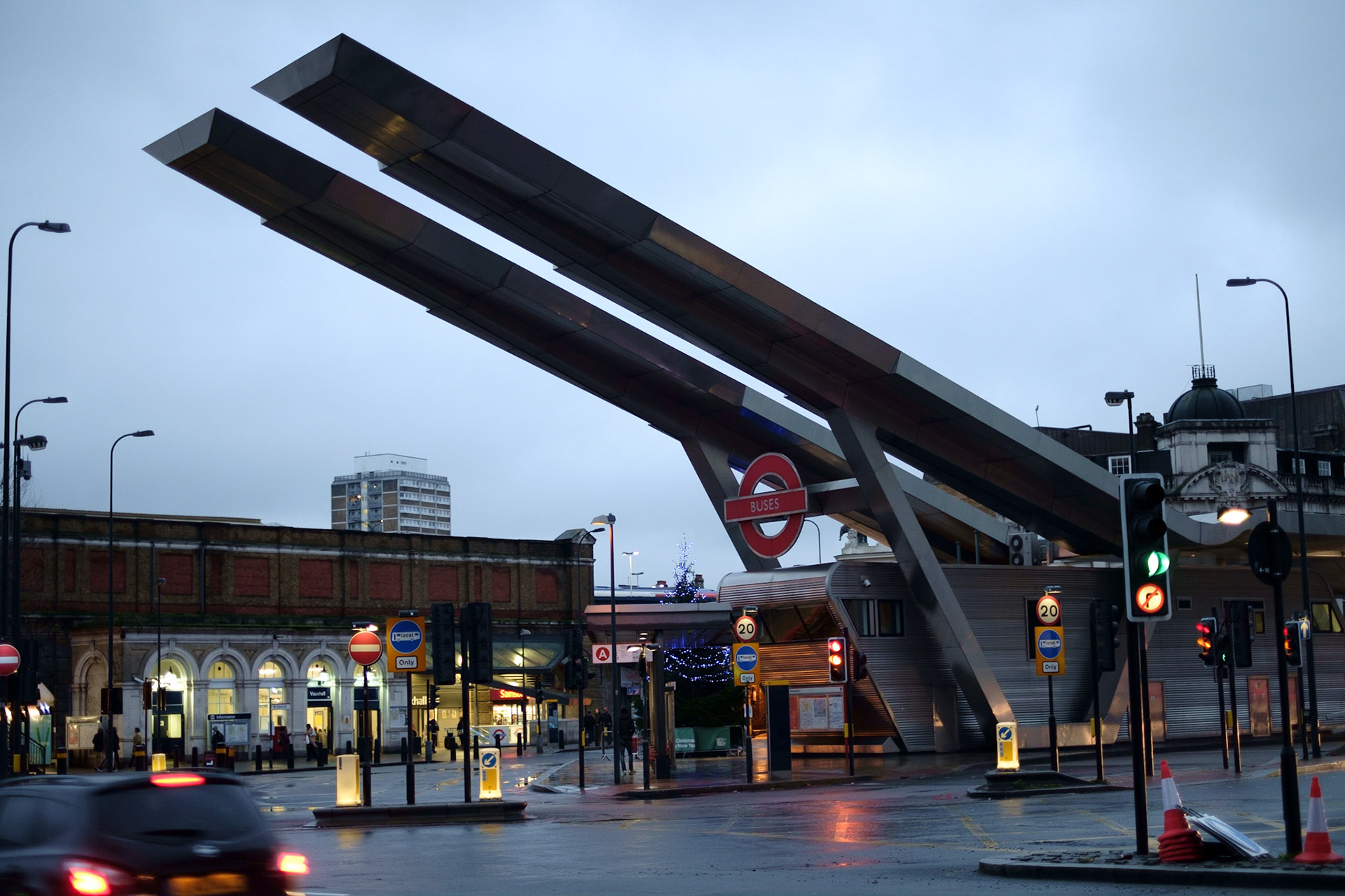 Vauxhall Bridge bus station