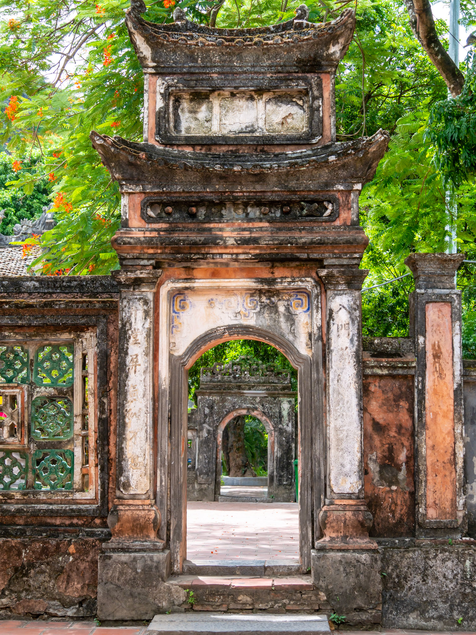 Near Ninh Bình (Vietnam)