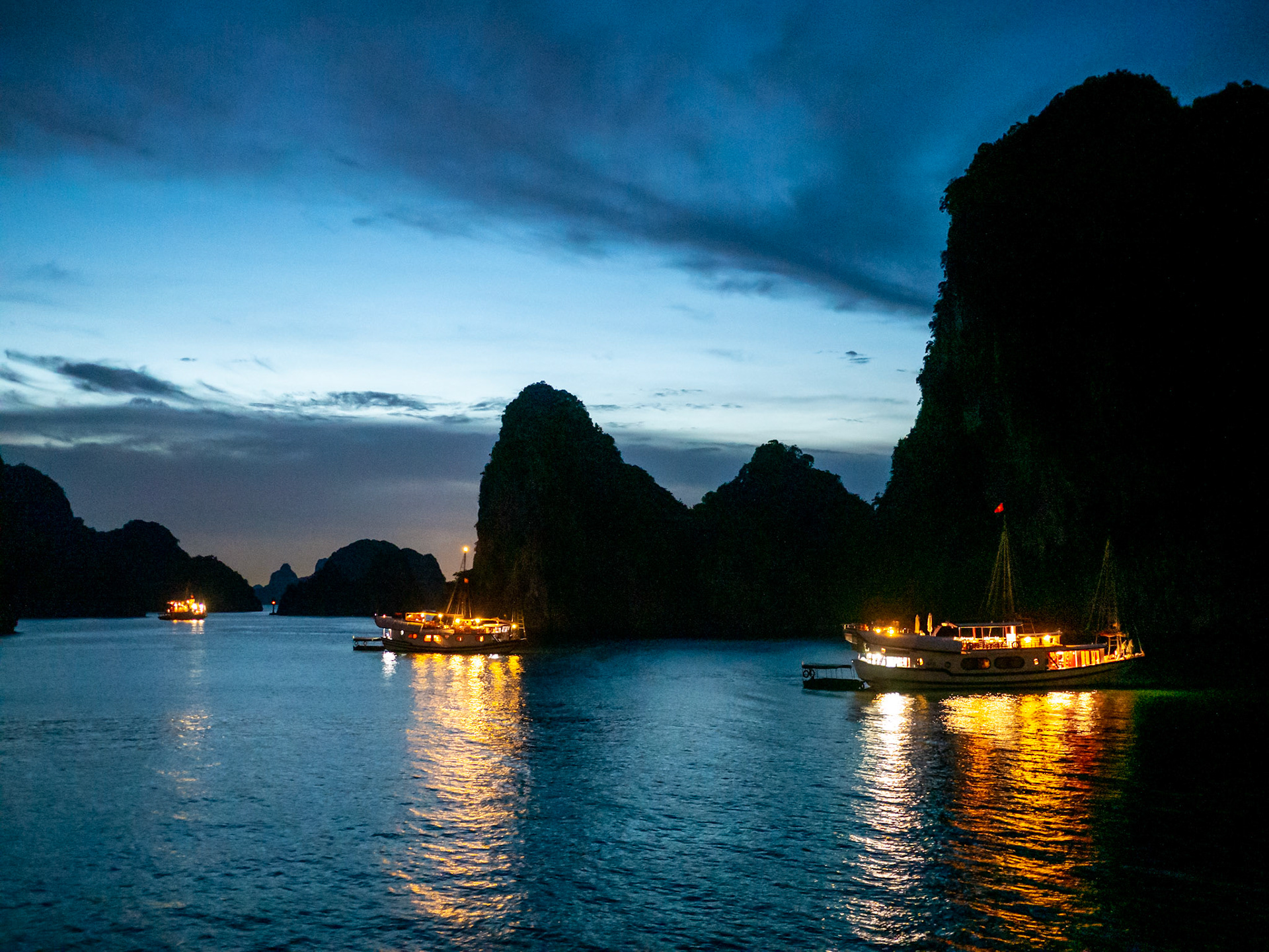 Hạ Long Bay (Vietnam)
