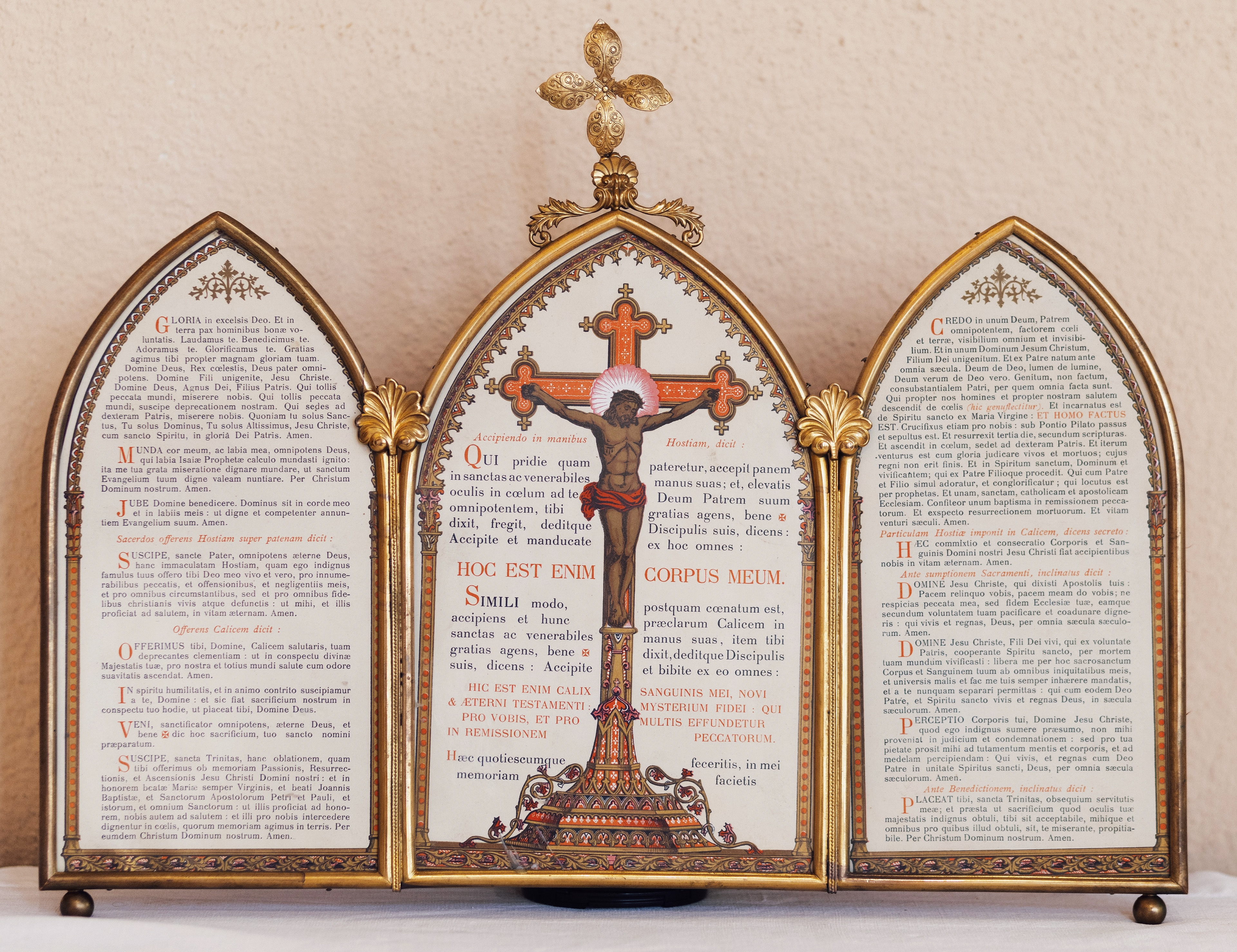 Center altar card