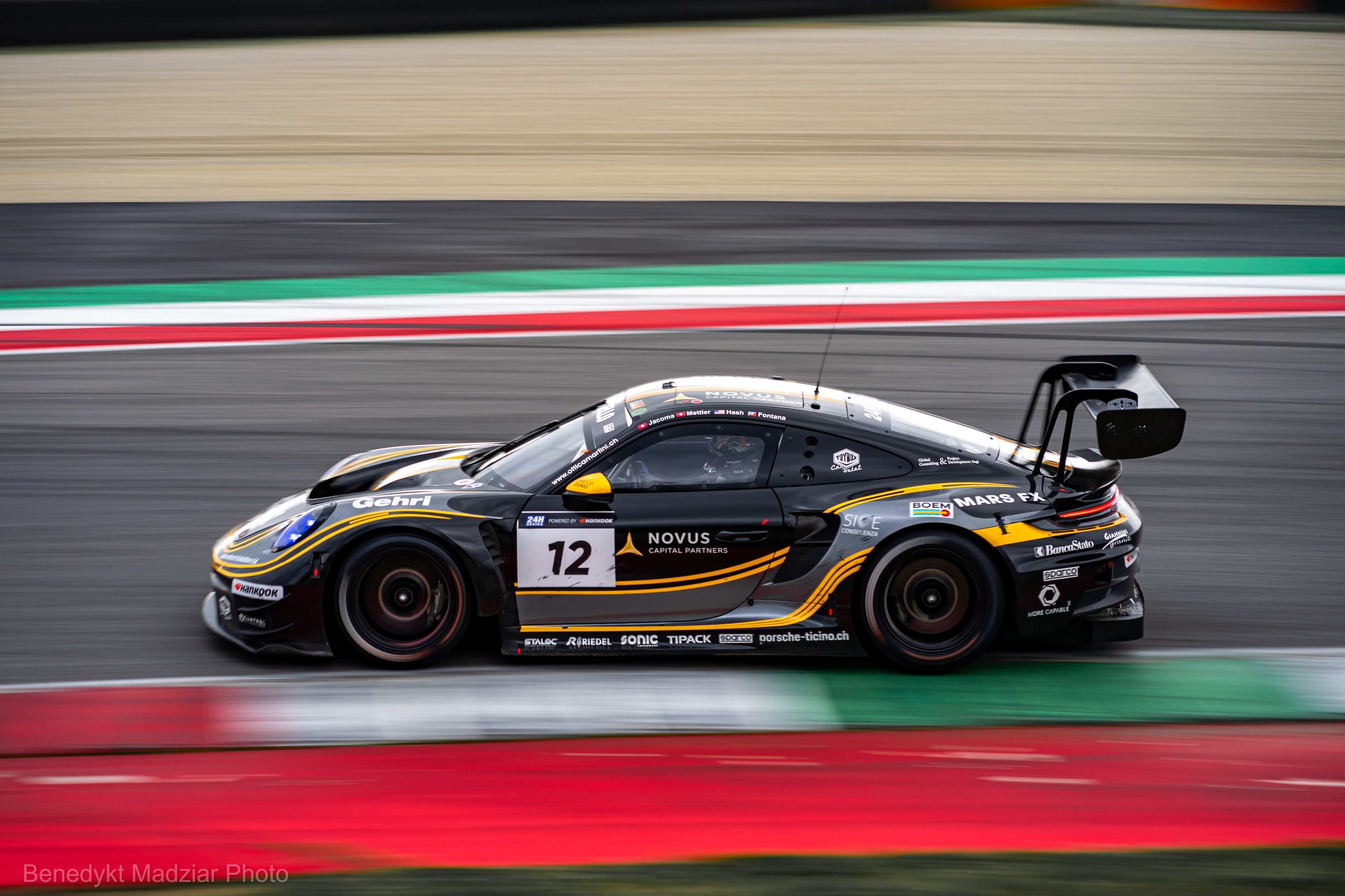 Porsche 911 (992) GT3 R