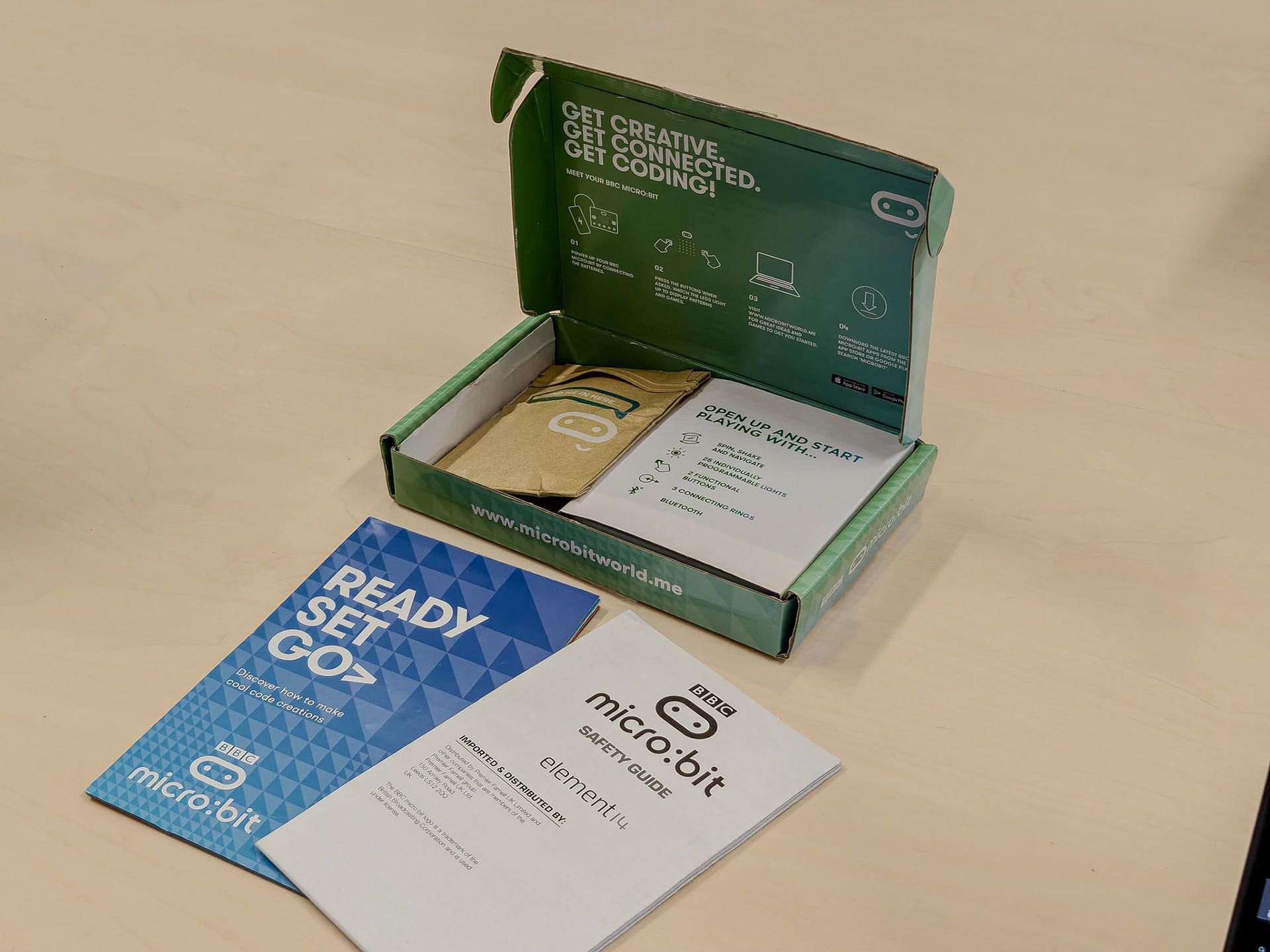 Figure 19. Unboxing (and the instructions of) the Micro:Bit.