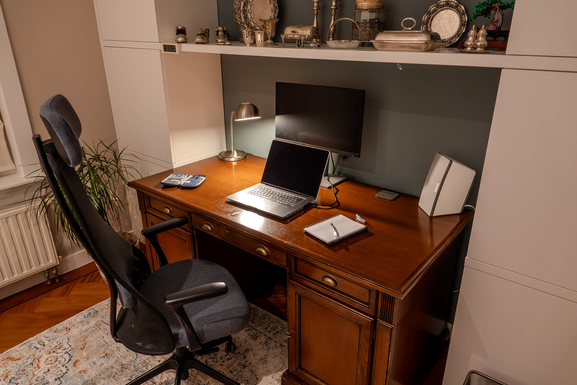 Figure 8. My big desk in Apeldoorn.